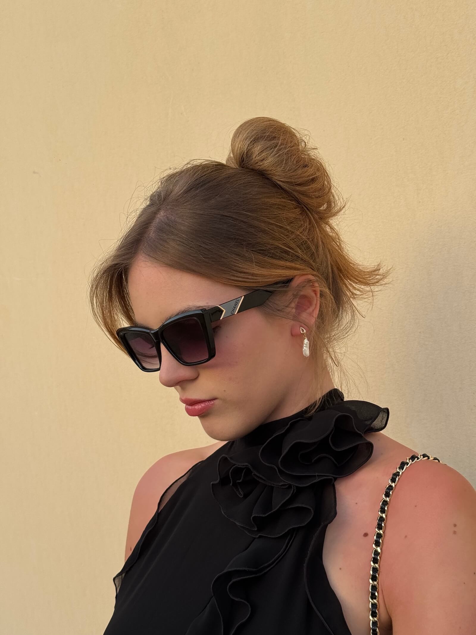 Kolczyki z białą podłużną perłą