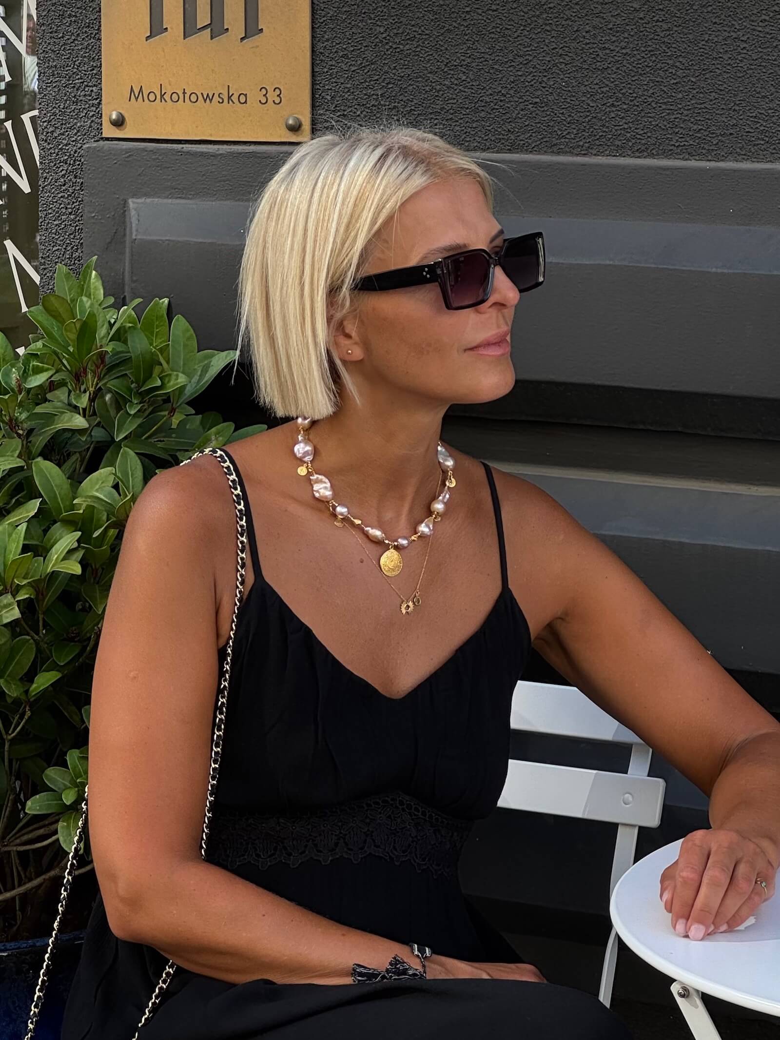 Naszyjnik z różowych pereł barokowych w eleganckiej stylizacji