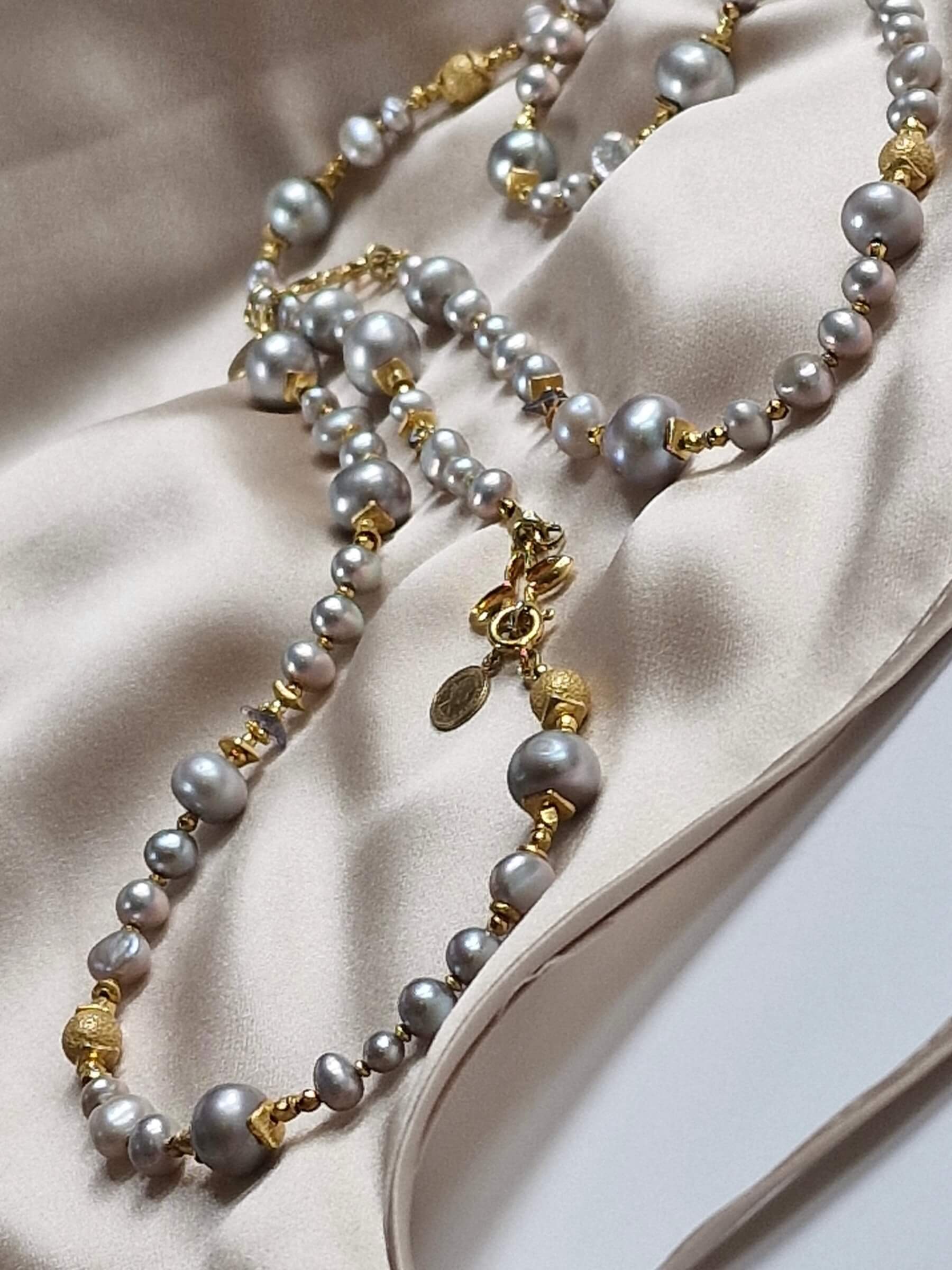 Długi Naszyjnik z Szarych Pereł