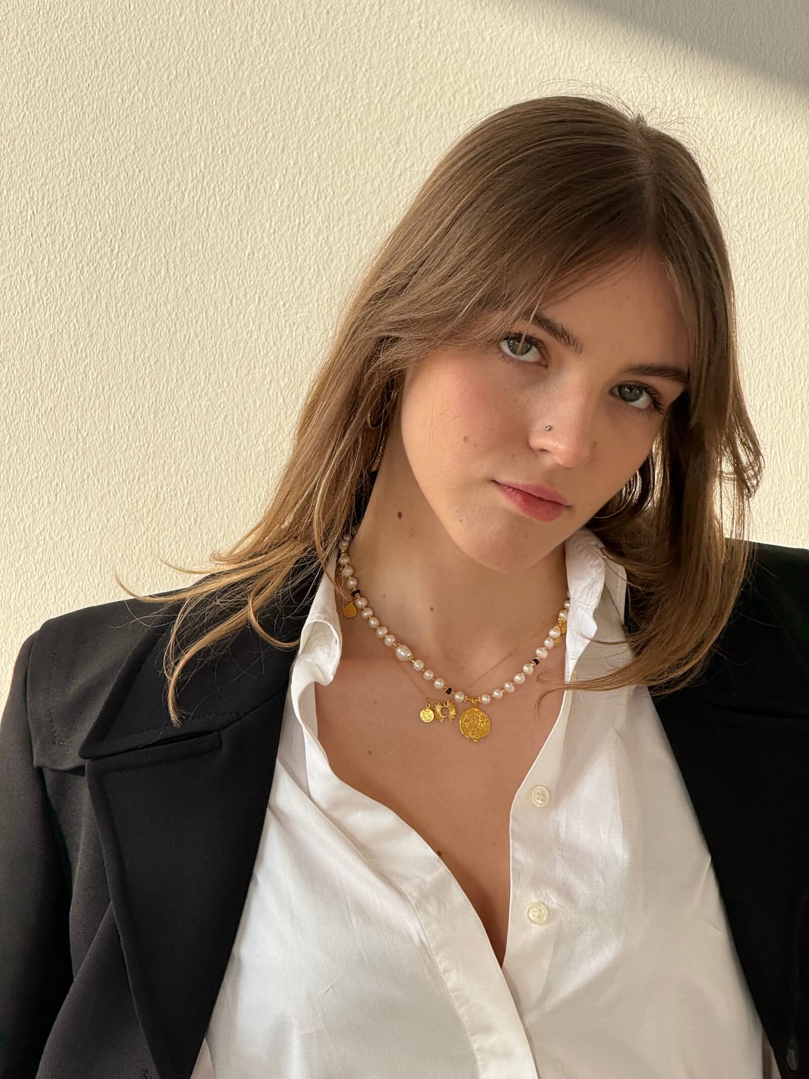 White Pearl Necklace with a Pendant - Sun Drawing