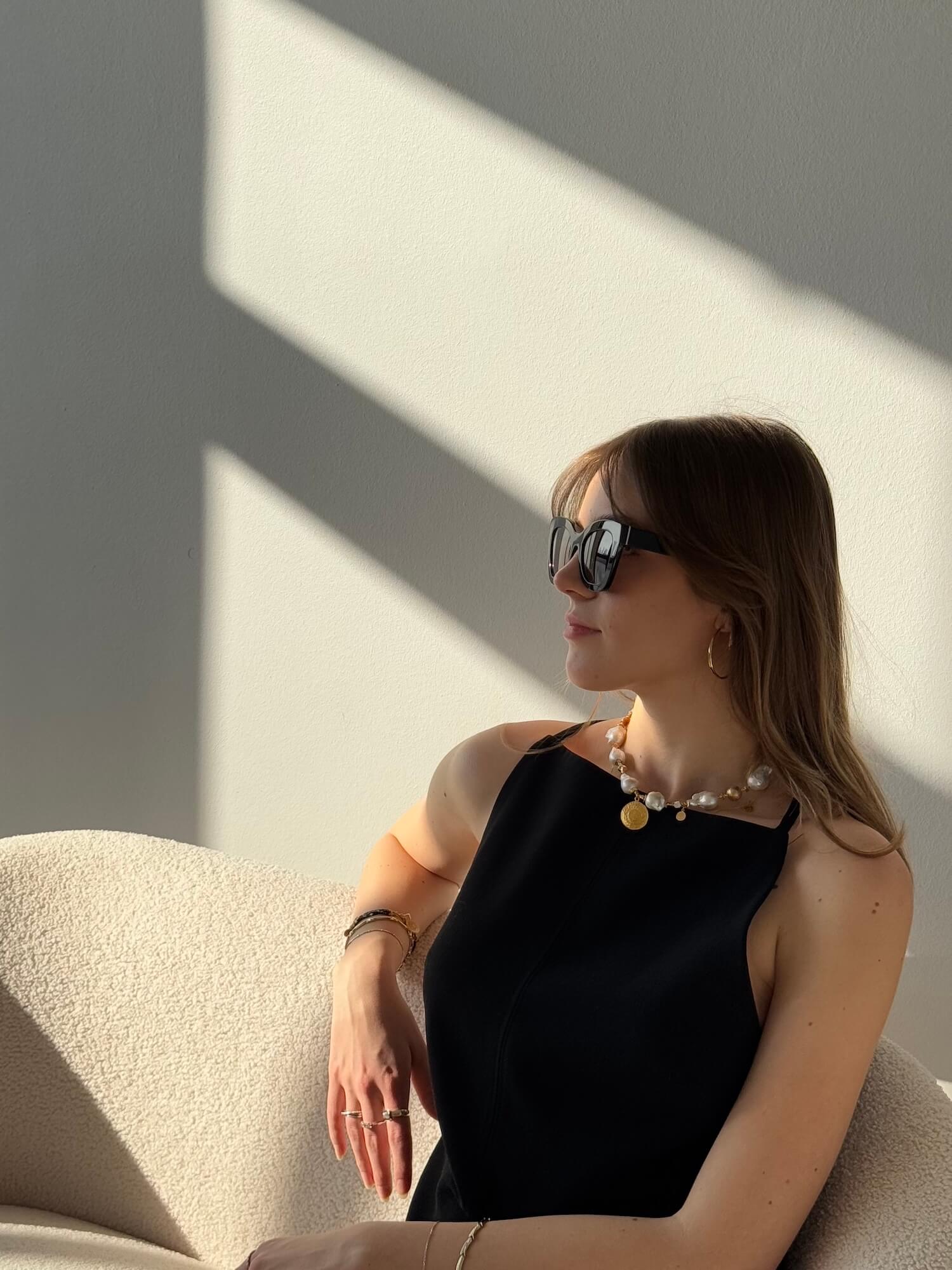 Naszyjnik z Białych Pereł Barokowych z Pozłacaną Zawieszką - ULASIENICKA