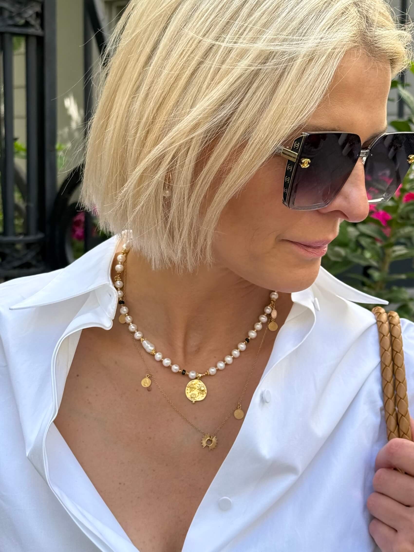 White Pearl Necklace with a Pendant - Sun Drawing