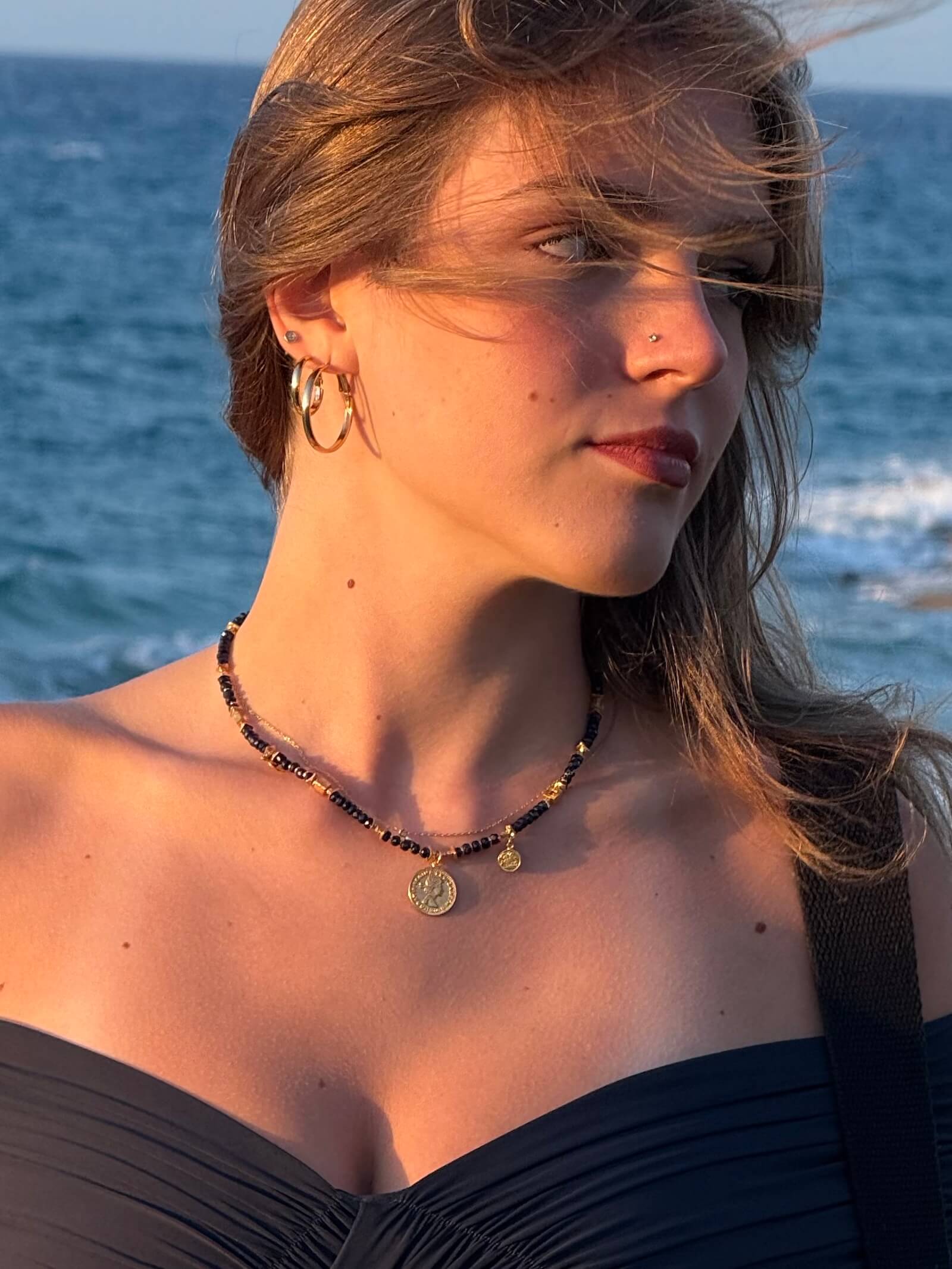 Naszyjnik z Granatowych Szafirów z Zawieszką - Mała Moneta