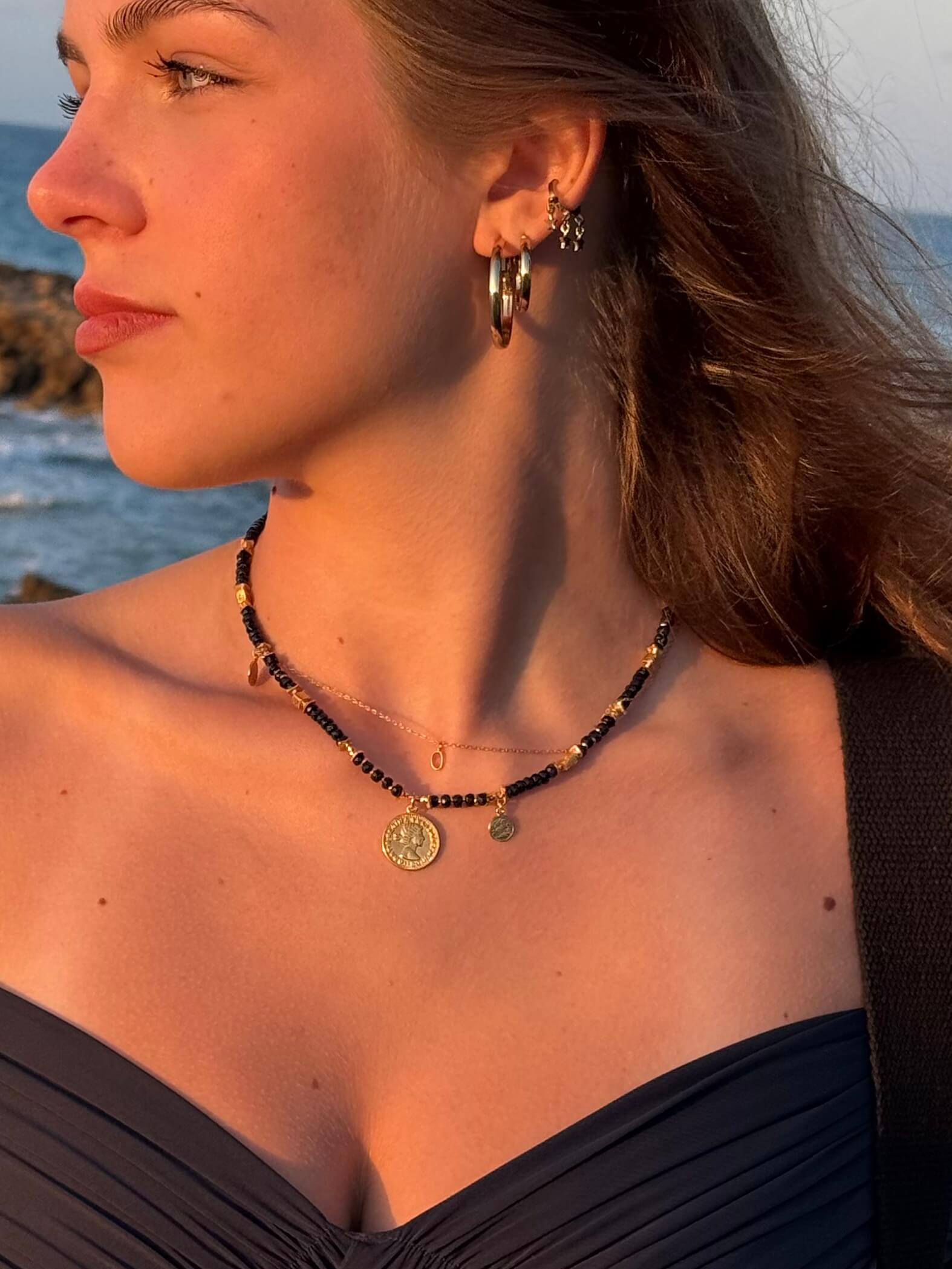 Naszyjnik z Granatowych Szafirów z Zawieszką - Mała Moneta