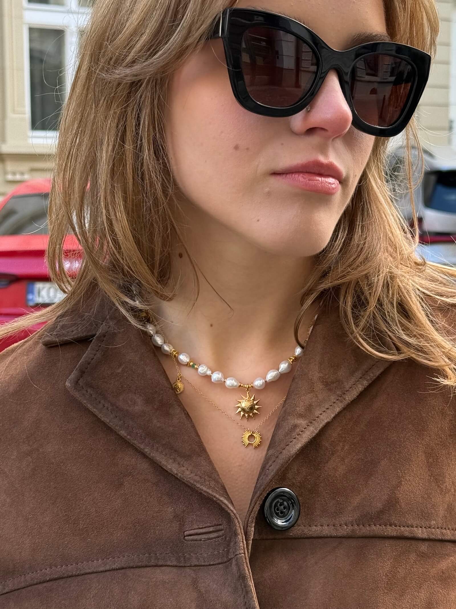 Naszyjnik z Białych Pereł ze Szmaragdem z Zawieszką - Słońce