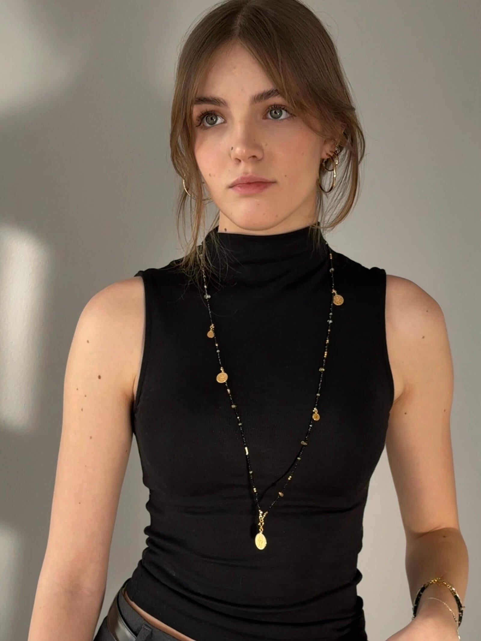 Długi Naszyjnik Czarno-Złoty z Zawieszką - Moneta