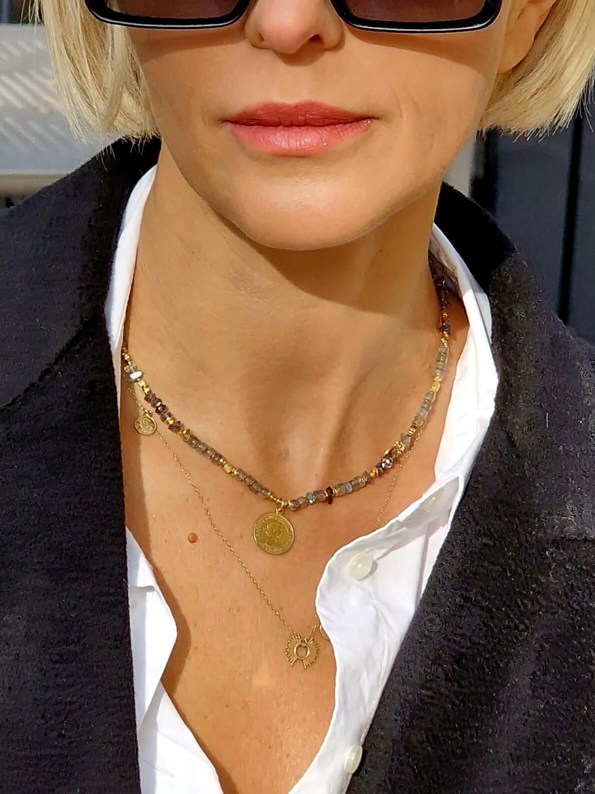 Naszyjnik z Labradorytu i Szafirów Wodnych z Zawieszką - Moneta