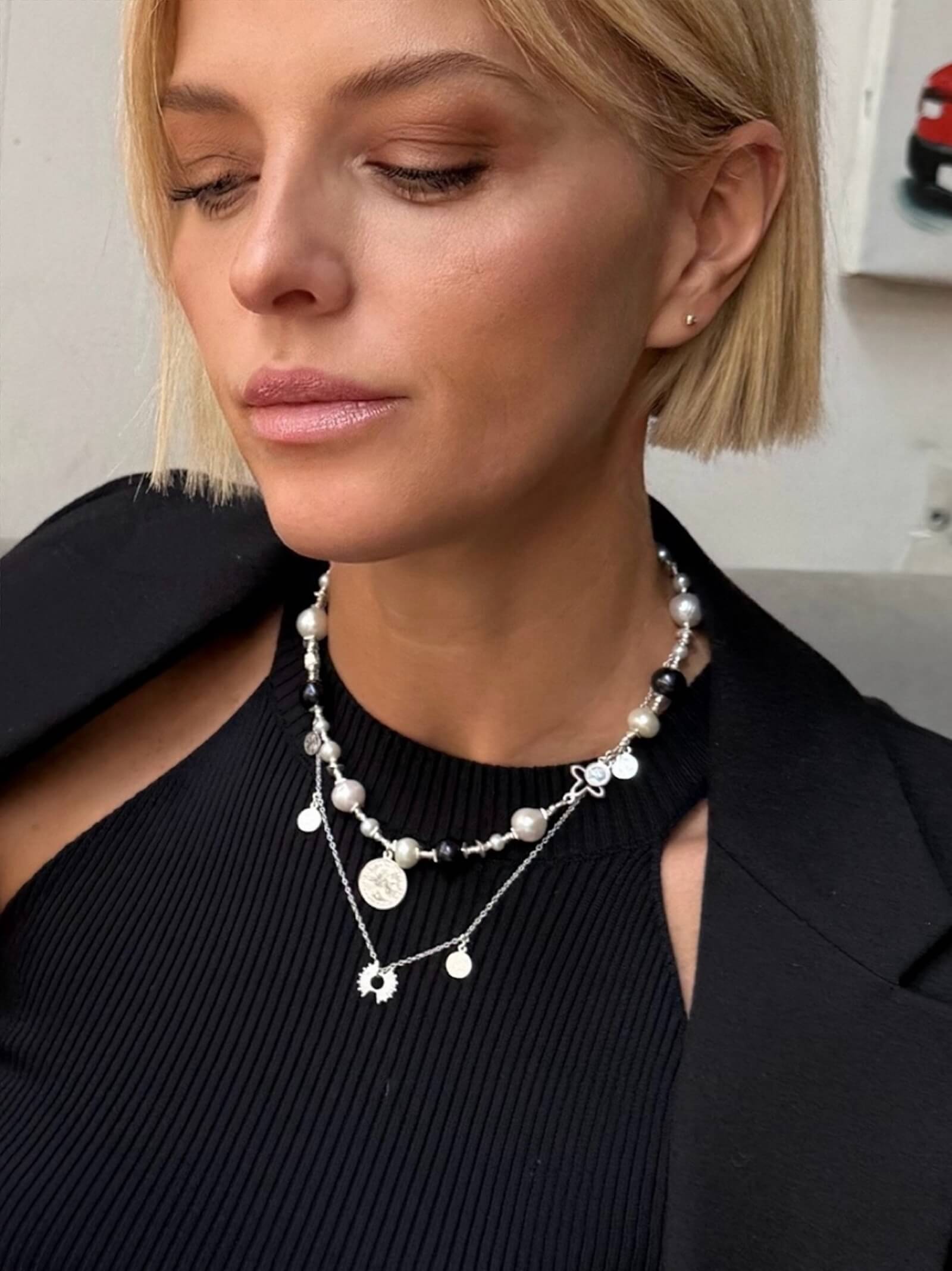 Naszyjnik z Czarnych i Białych Pereł z Monetą - Srebro 925