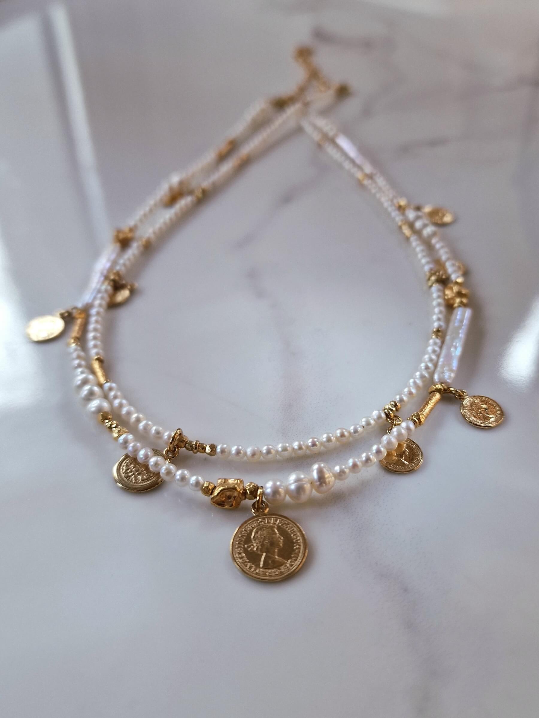 Naszyjnik z Białych pereł z Monetkami