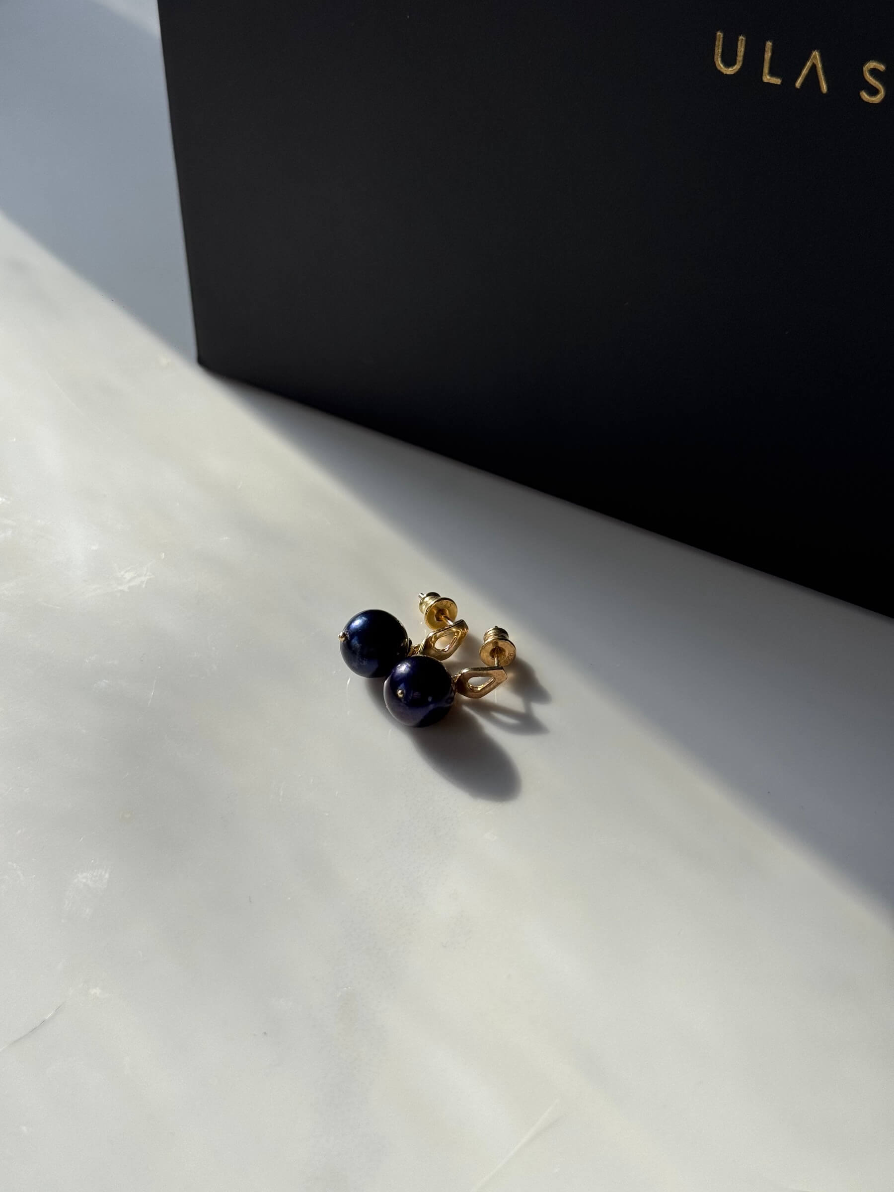 Kolczyki z czarną perłą