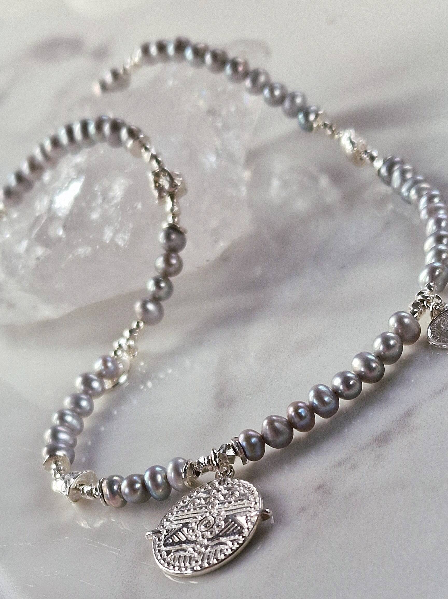 Naszyjnik z Szarych Pereł z Monetą Azteków - Srebro 925