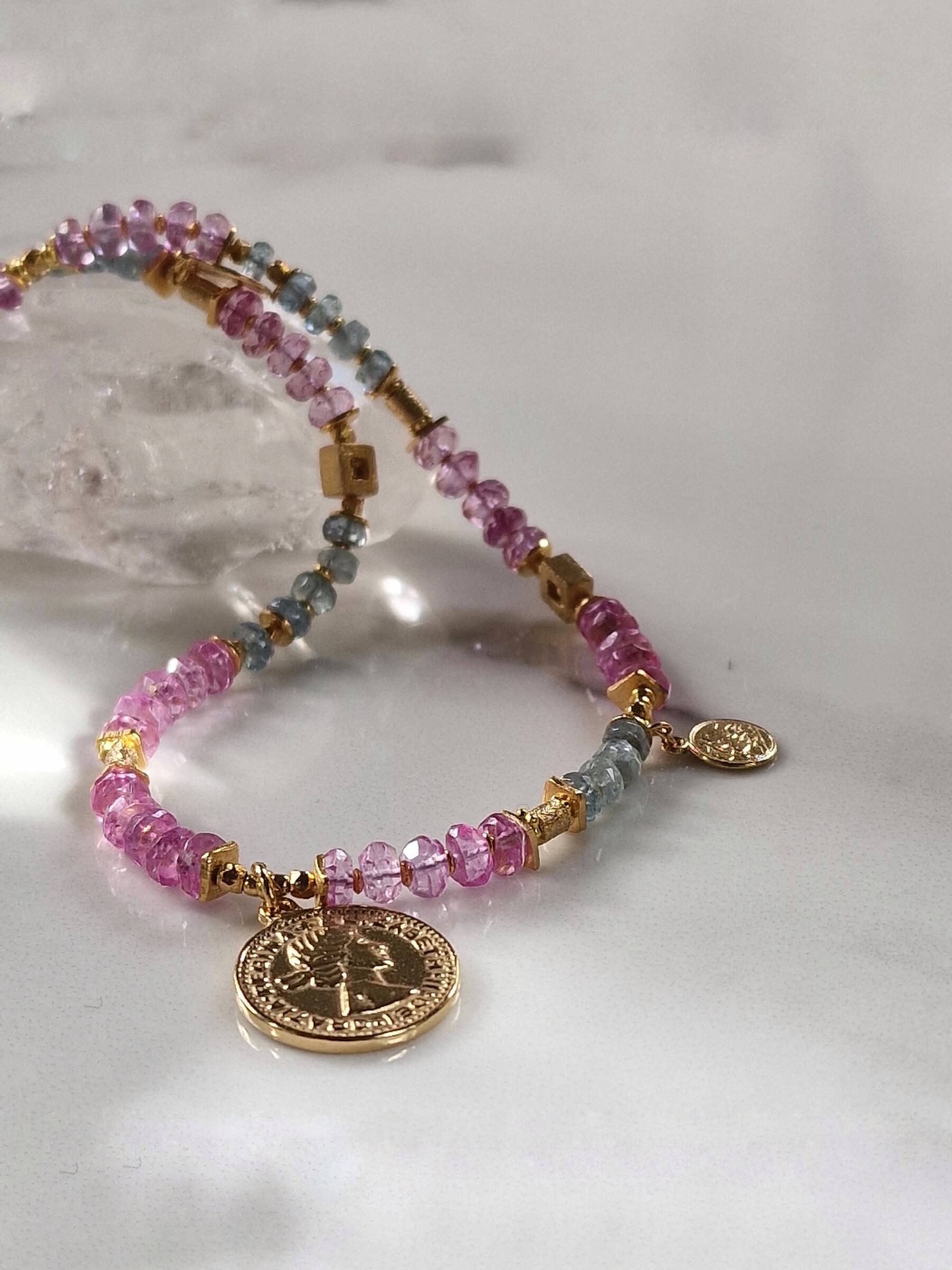 Naszyjnik z Topazu i Szafirów Zawieszką - Moneta