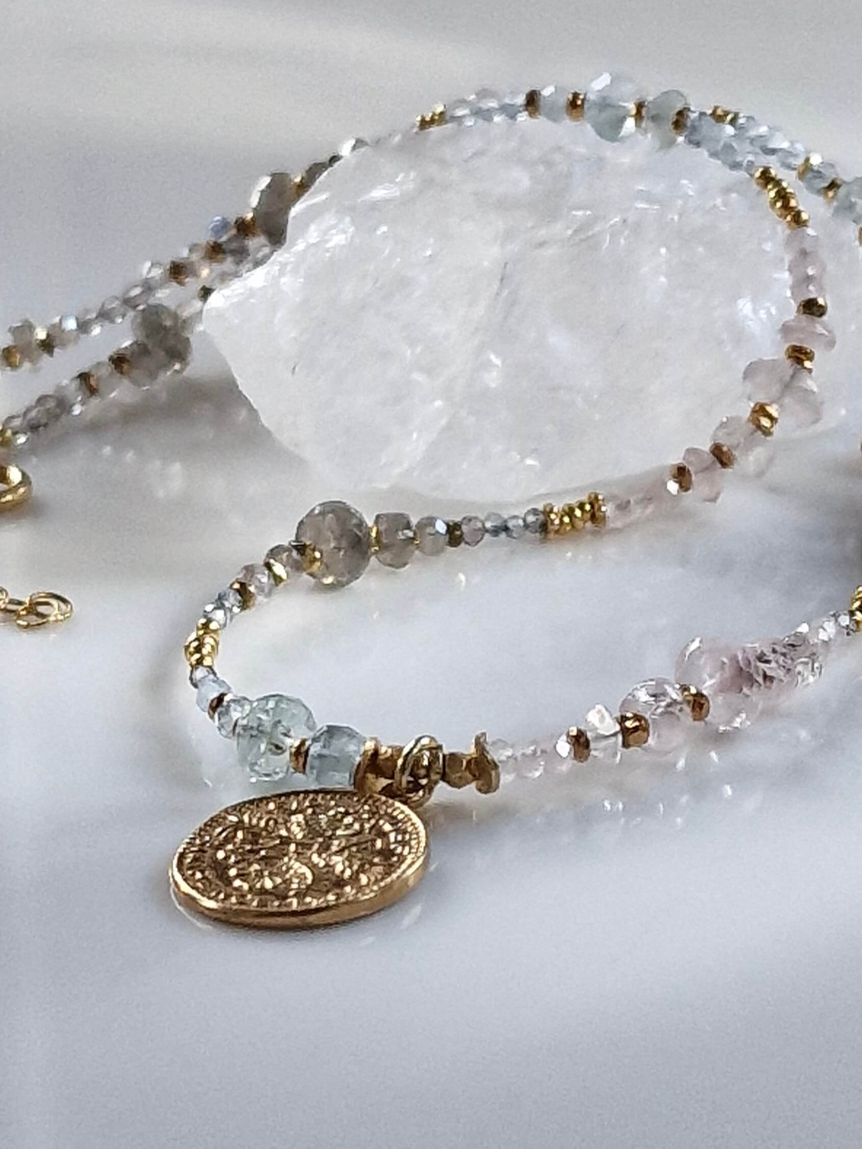 Naszyjnik z Morganitów, Akwamarynów i Labradorytów z Zawieszką - Moneta