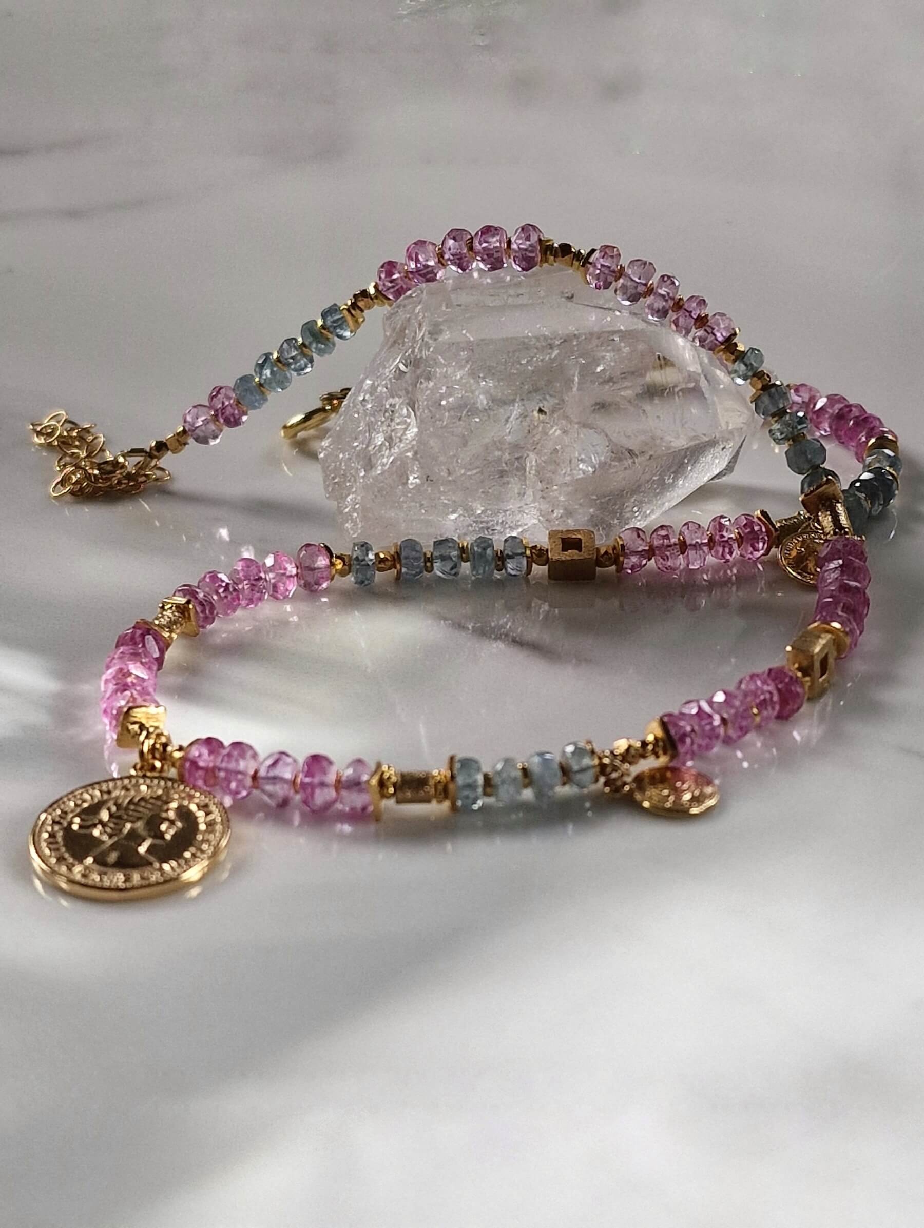 Naszyjnik z Topazu i Szafirów Zawieszką - Moneta