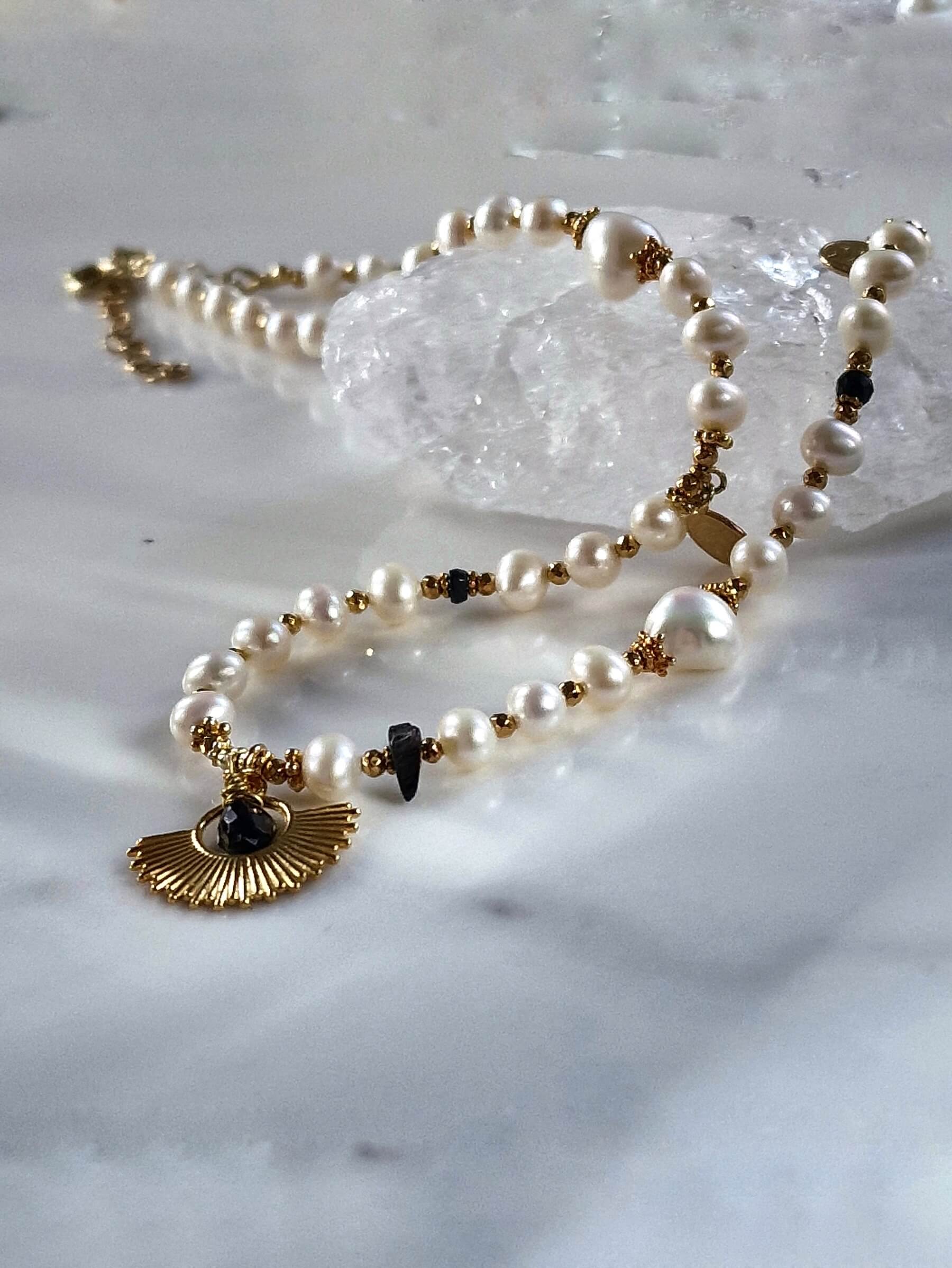 Zestaw Naszyjników z Białych Pereł z Zawieszkami