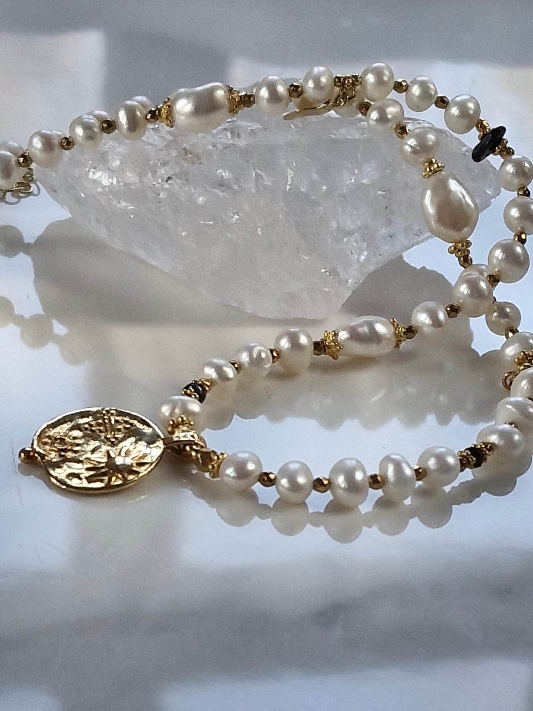 White Pearl Necklace with a Pendant - Sun Drawing