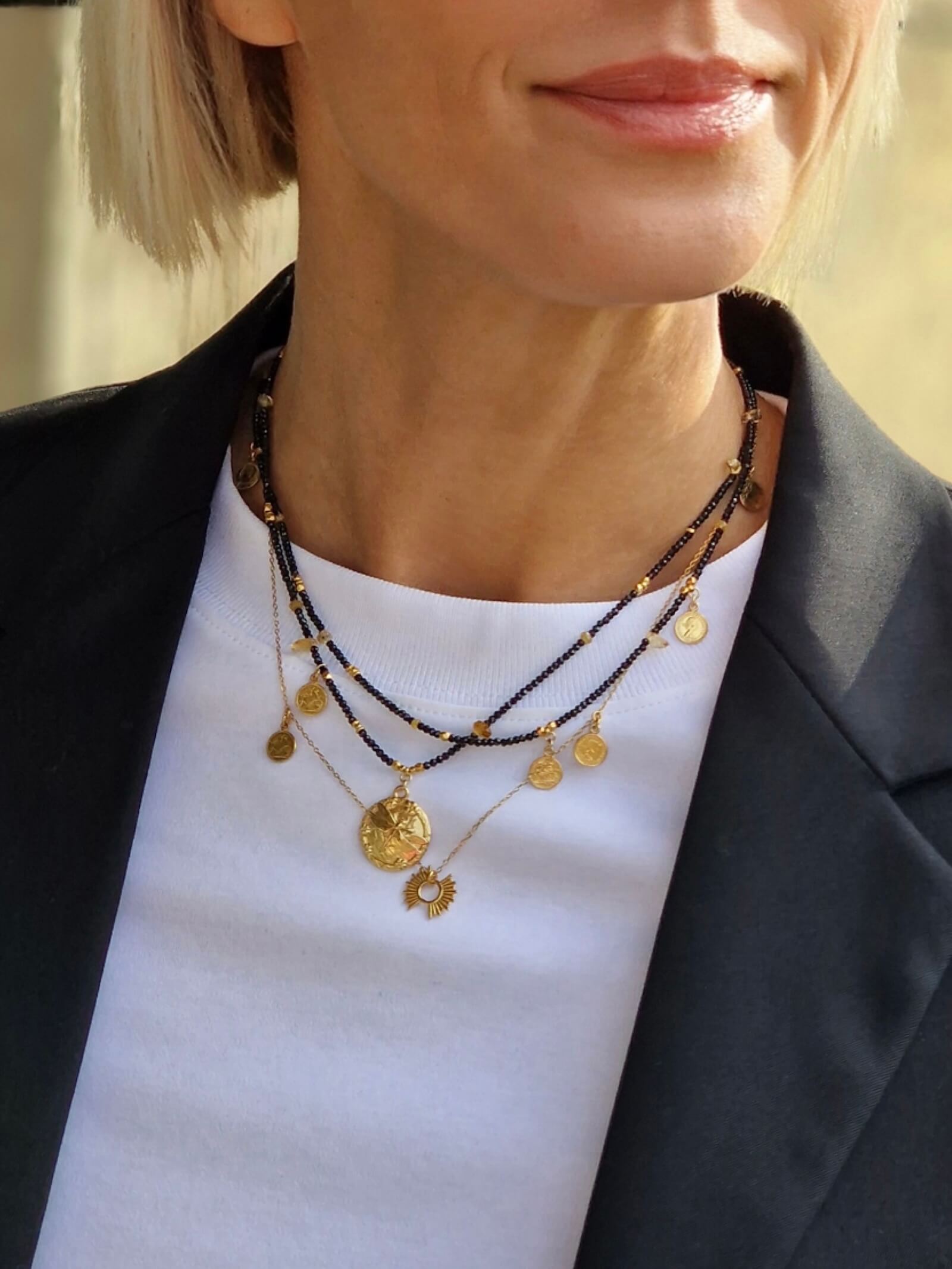 Naszyjnik Podwójny Czarno-Złoty z Zawieszką - Moneta Ważka