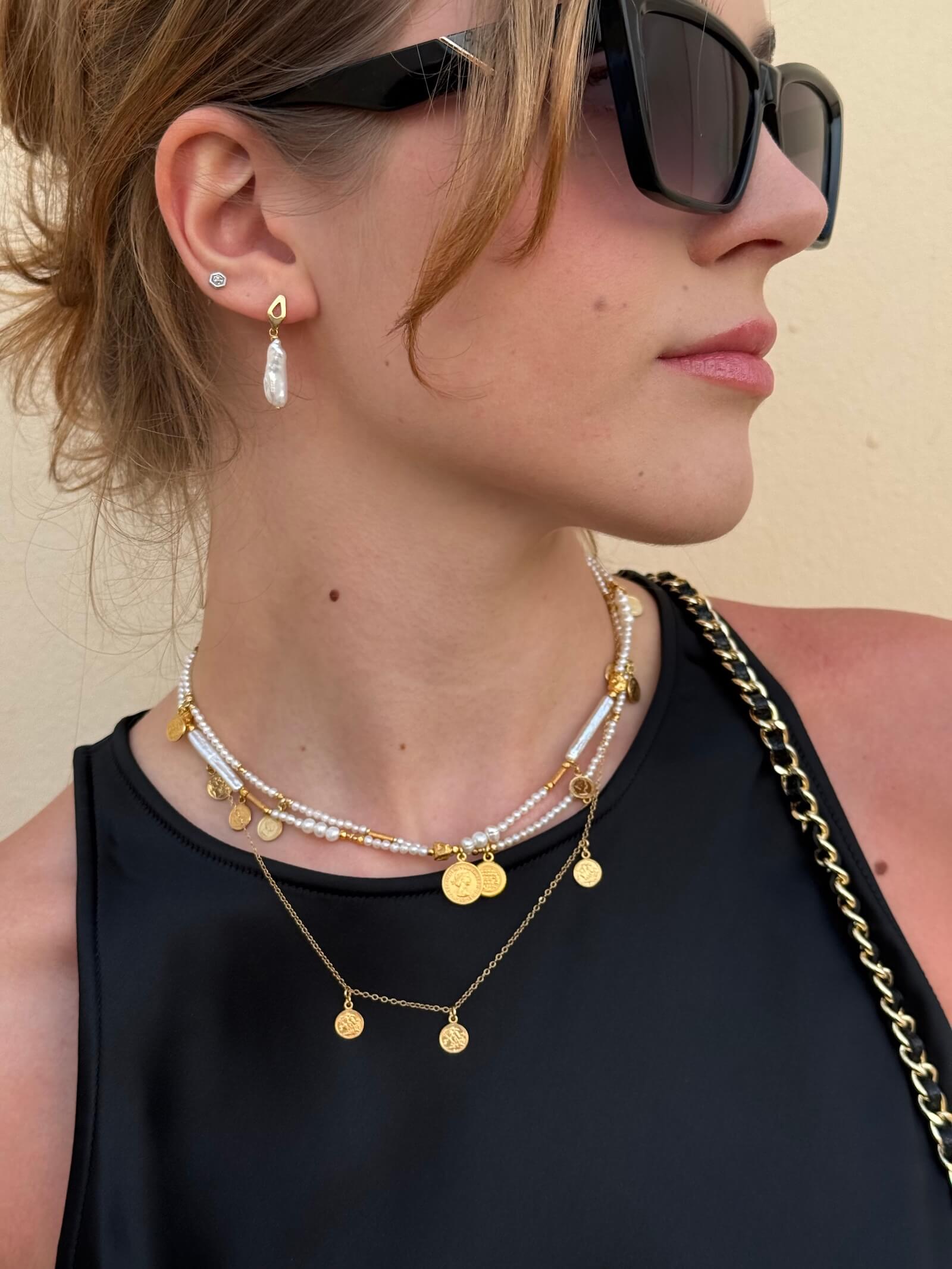 Kolczyki z białą podłużną perłą