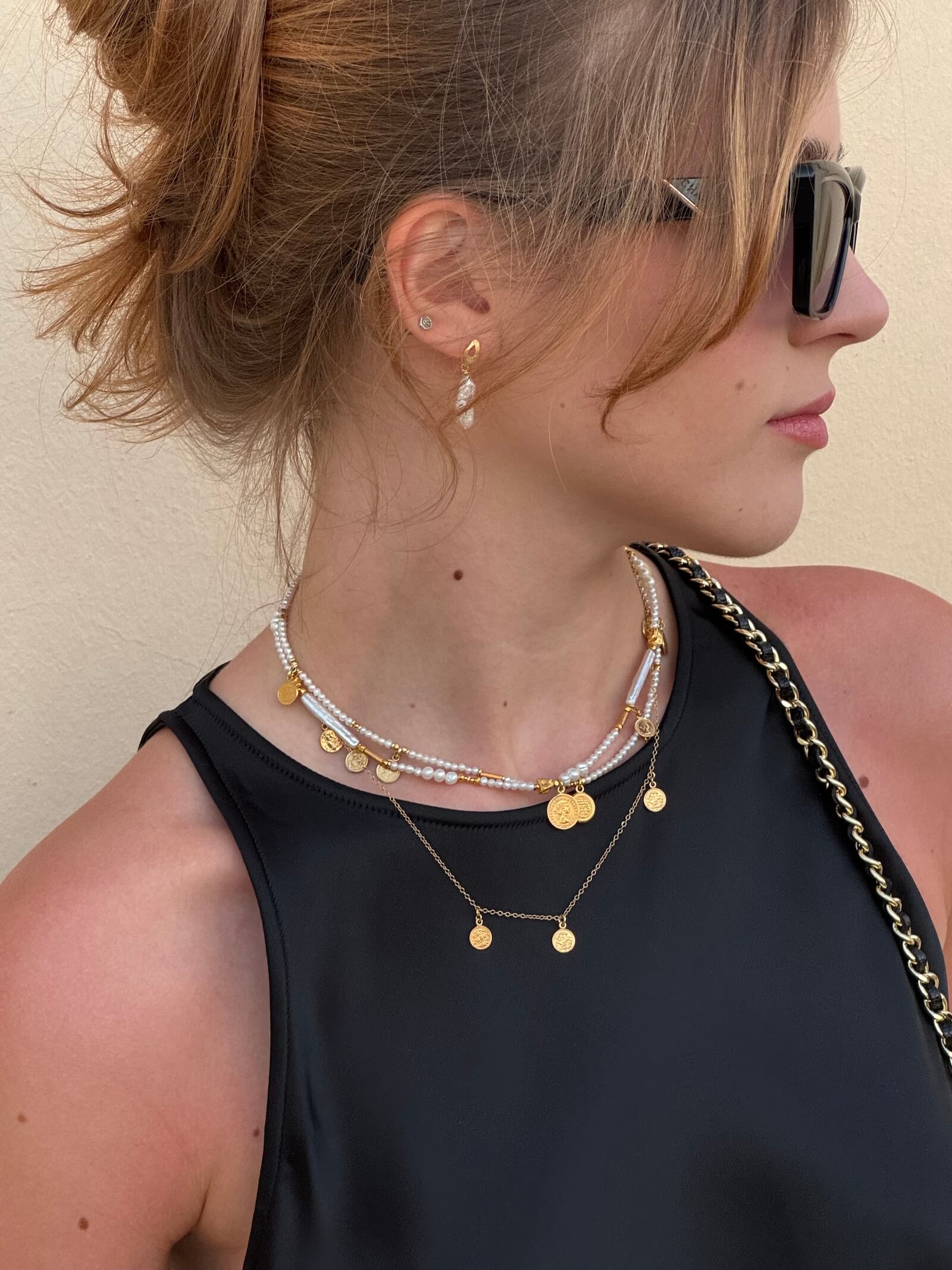 Zestaw Naszyjników z białych Pereł z Monetkami