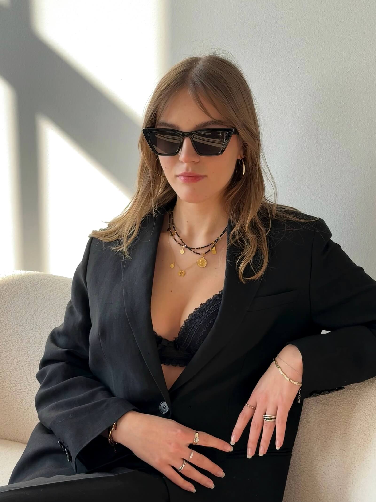 Długi Naszyjnik Czarno-Złoty z Zawieszką - Moneta