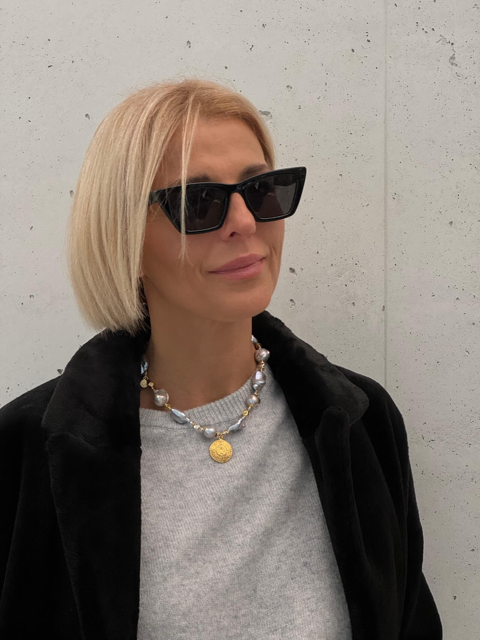 Naszyjnik z Szarych Pereł Barokowych z Pozłacaną Zawieszką - ULASIENICKA