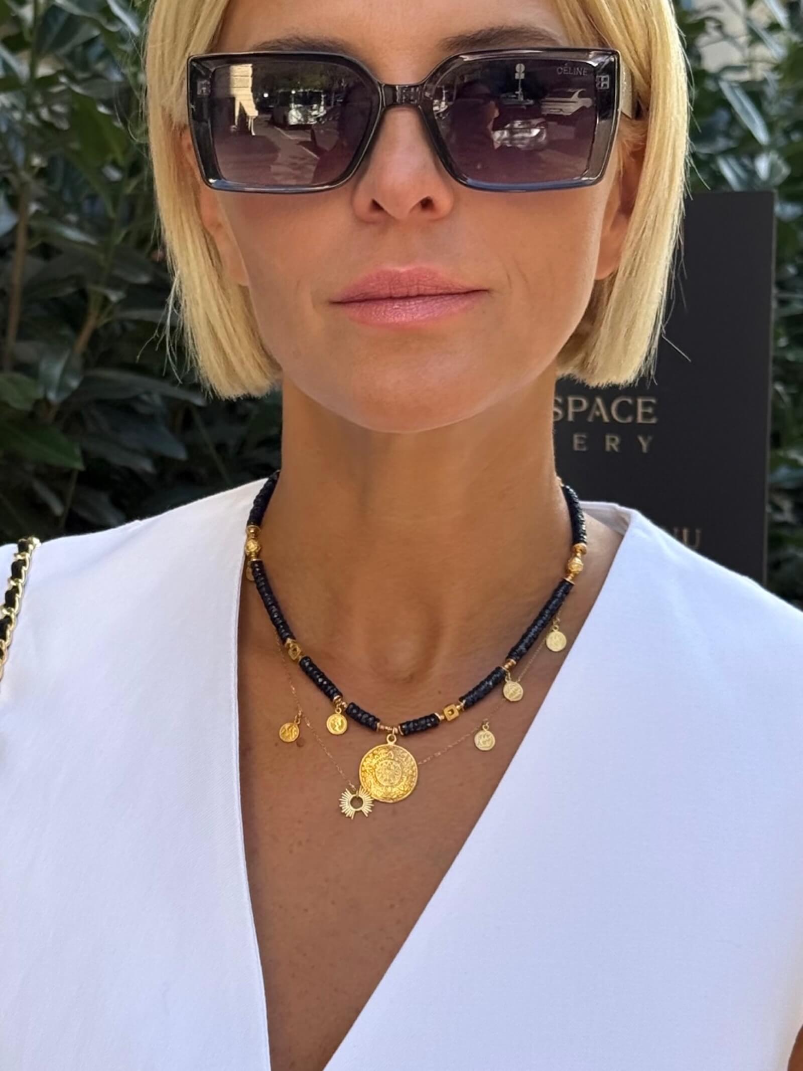 Naszyjnik z Ciemnogranatowych Szafirów z Zawieszką - Moneta Azteków