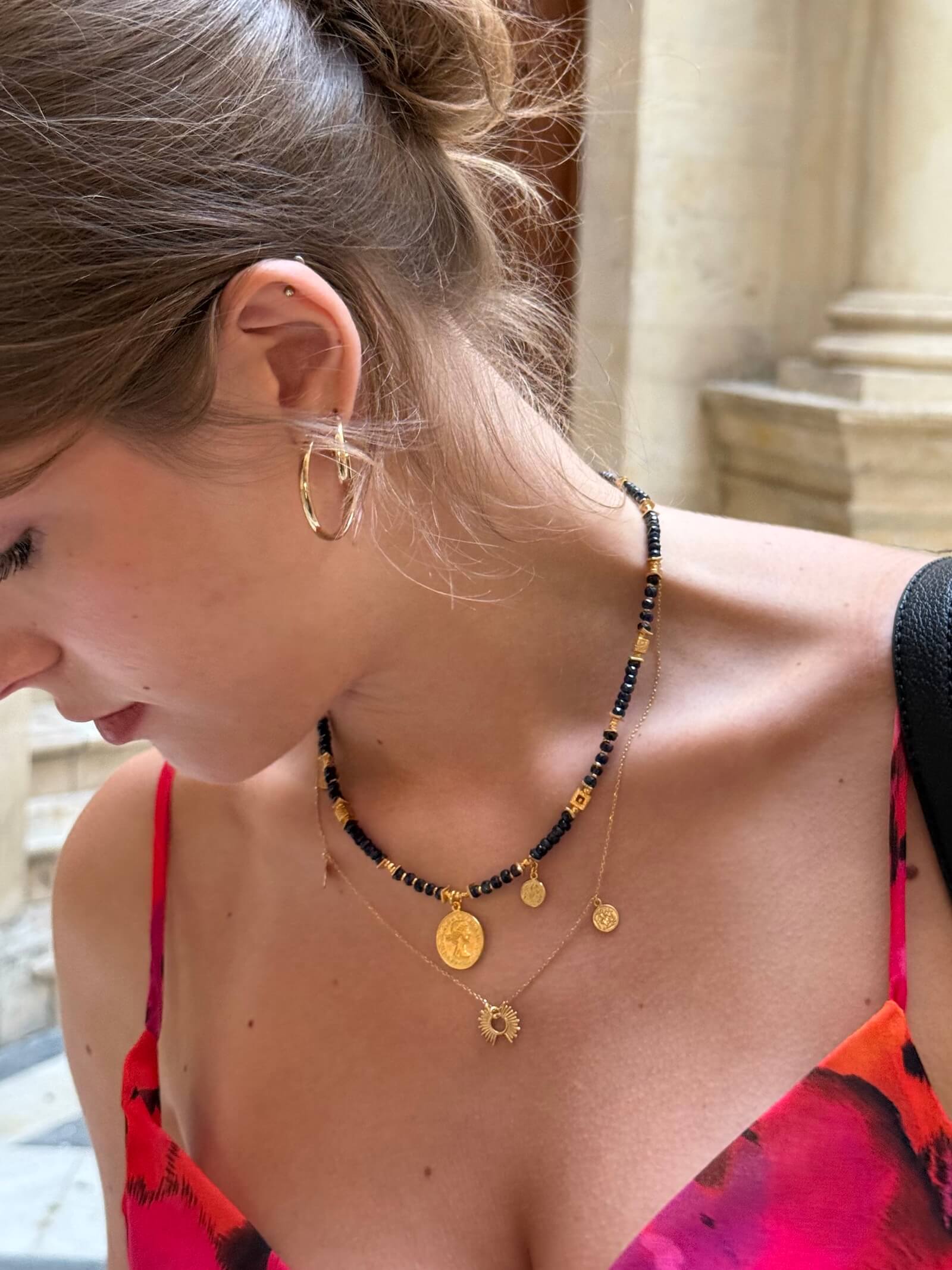 Naszyjnik z Granatowych Szafirów z Zawieszką - Mała Moneta