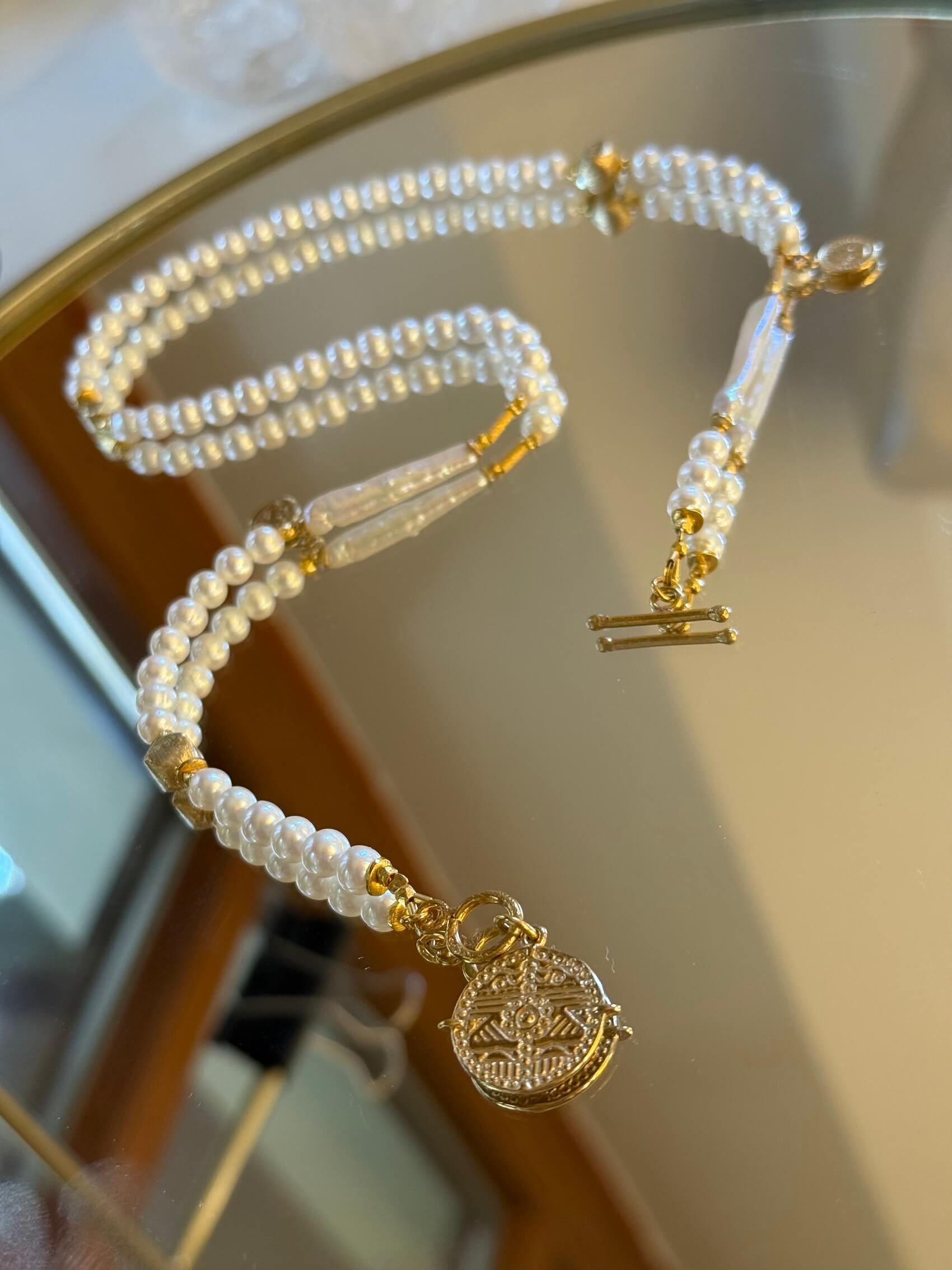 Naszyjnik z Białych Pereł Zapinany na Patyczek