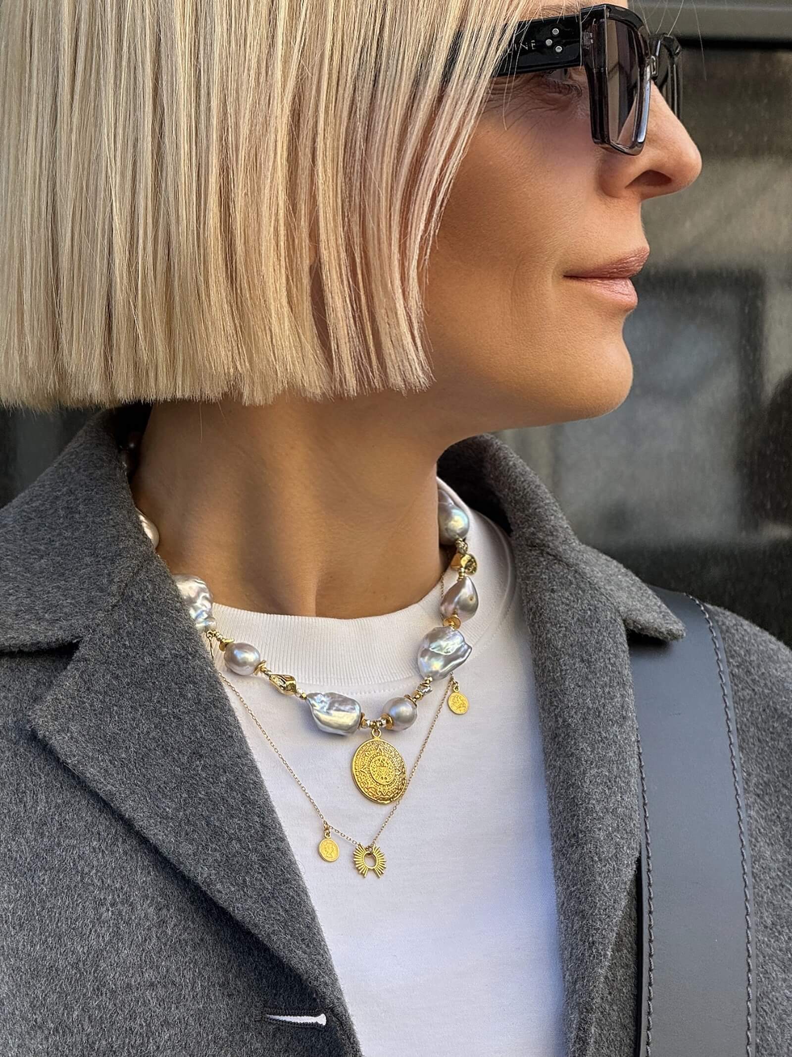 Naszyjnik z Szarych Pereł Barokowych z Pozłacaną Zawieszką - ULASIENICKA