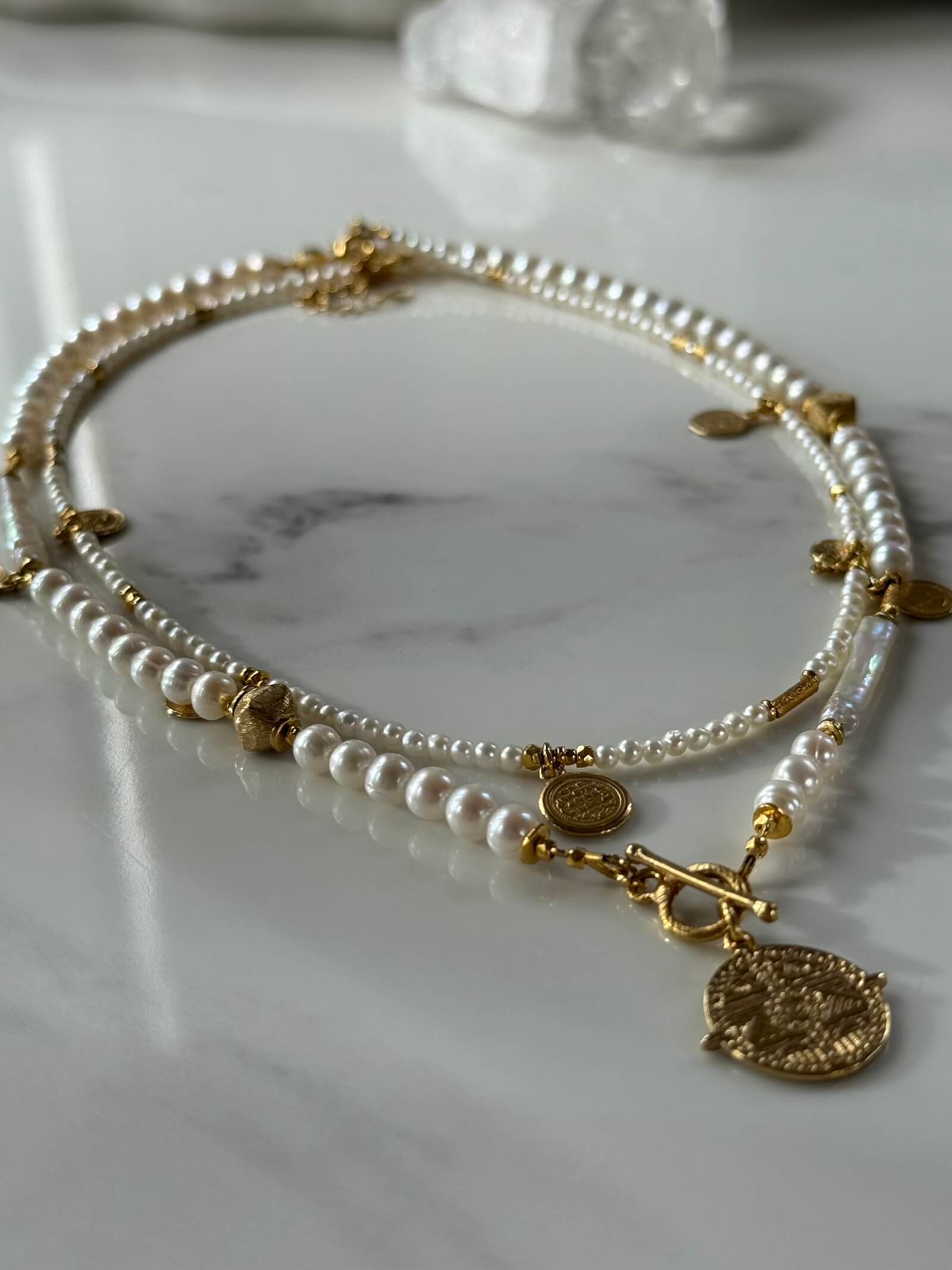 Naszyjnik z Białych Pereł Zapinany na Patyczek