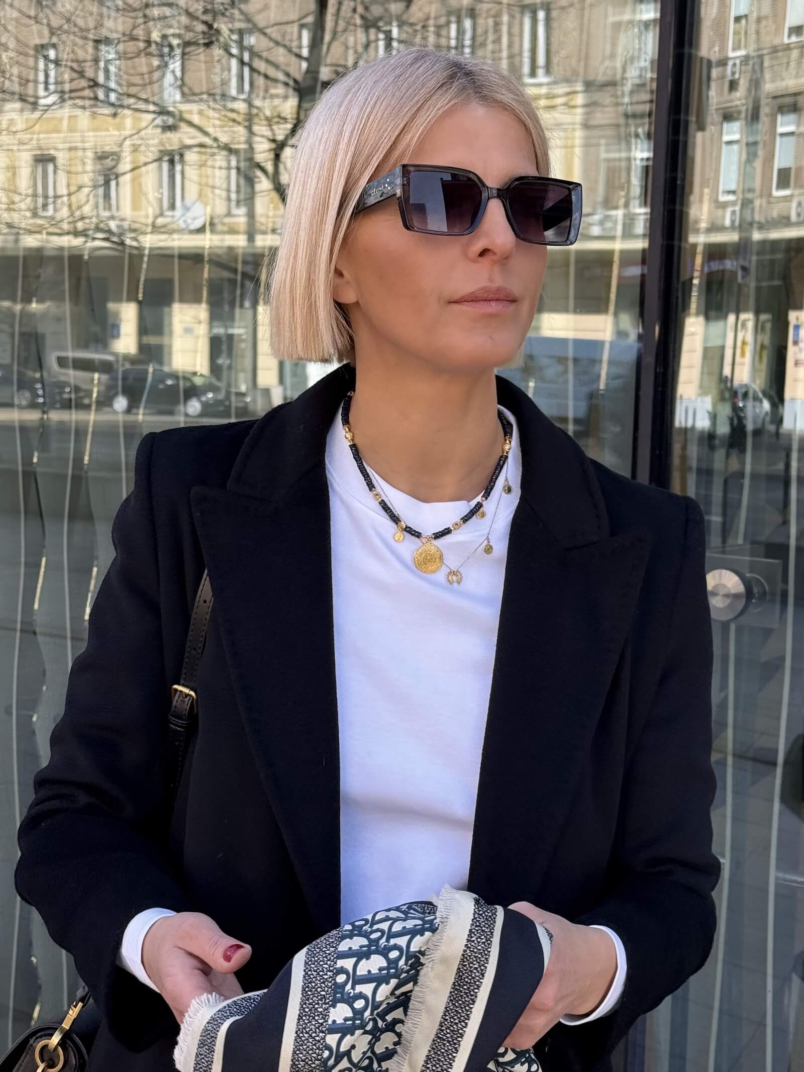 Naszyjnik z Ciemnogranatowych Szafirów z Zawieszką - Moneta Azteków