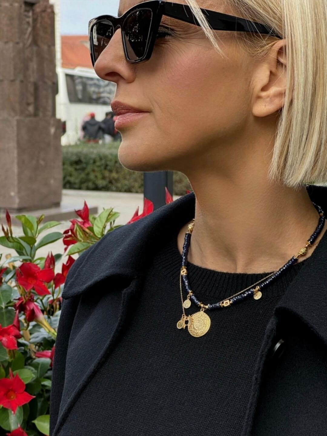 Naszyjnik z Ciemnogranatowych Szafirów z Zawieszką - Moneta Azteków