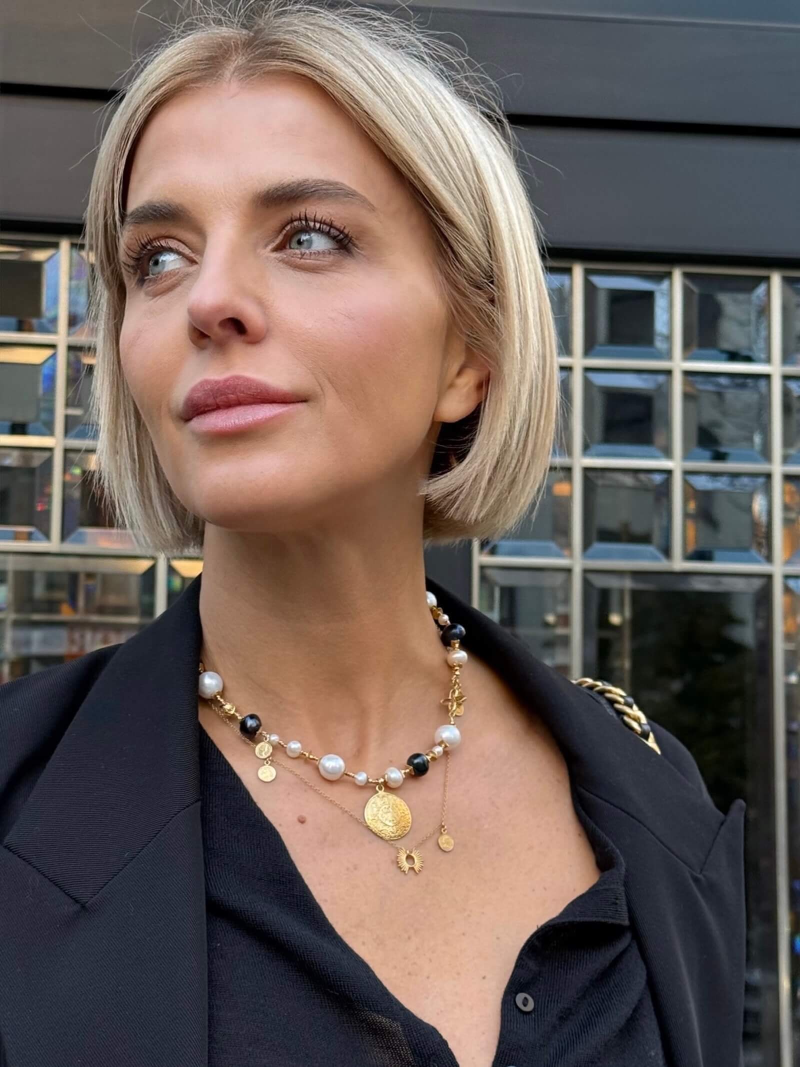 Naszyjnik z Białych i Czarnych Pereł z Monetą Azteków - ULASIENICKA