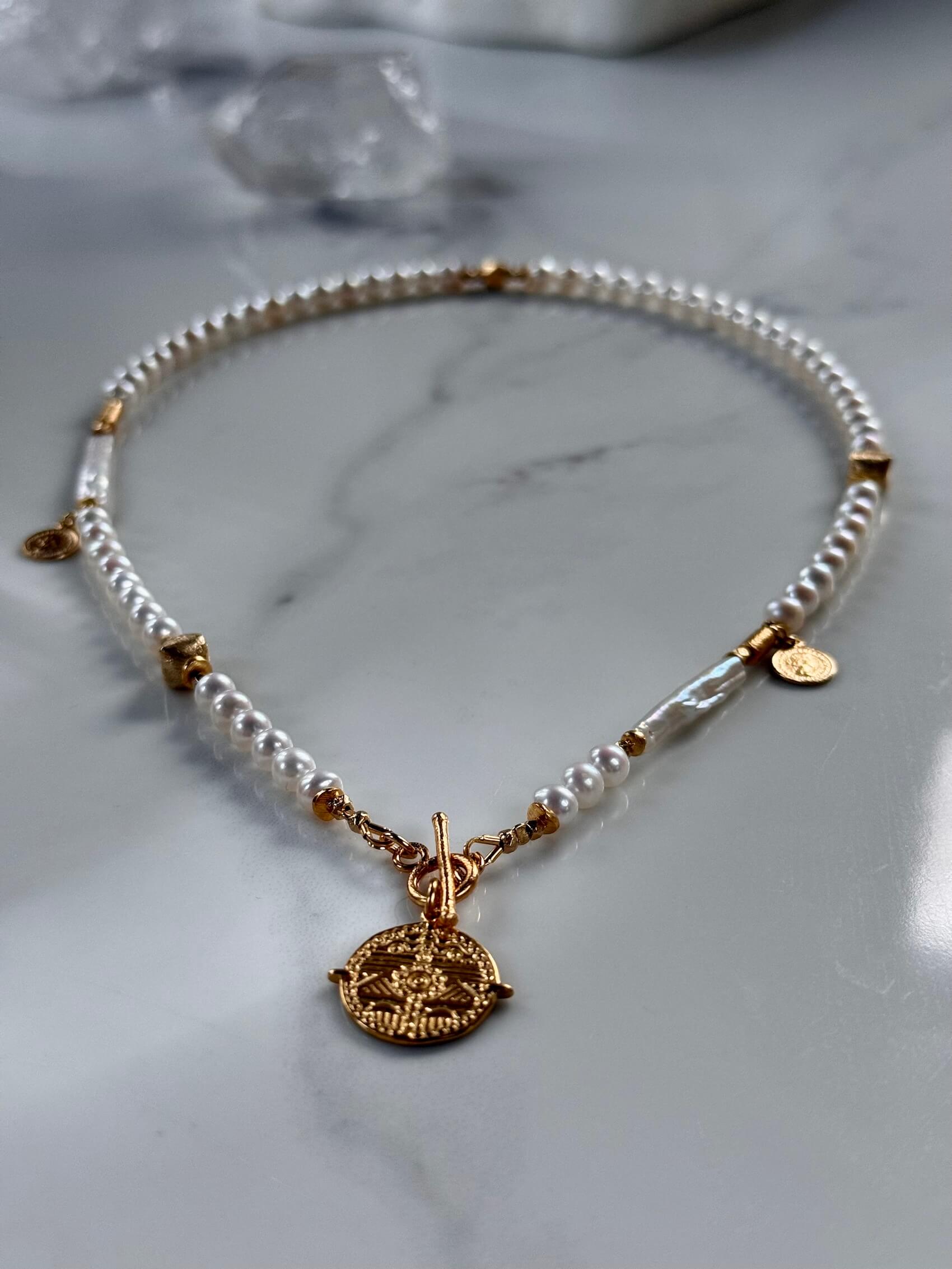 Naszyjnik z Białych Pereł Zapinany na Patyczek