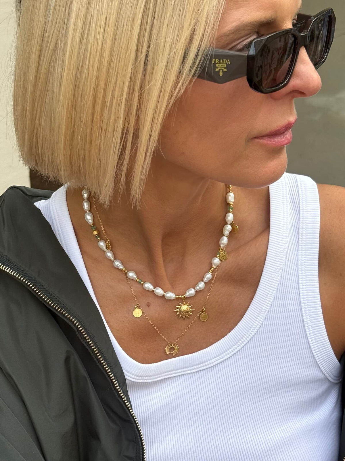 Naszyjnik z Białych Pereł ze Szmaragdem z Zawieszką - Słońce