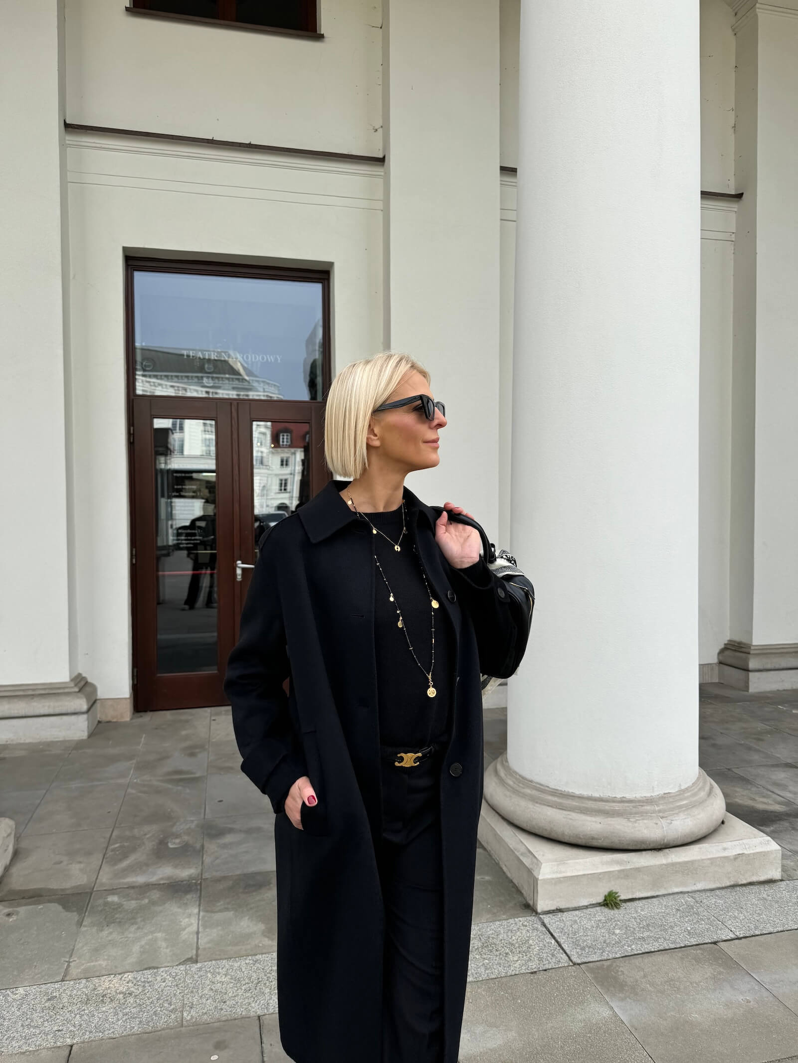 Długi Naszyjnik Czarno-Złoty z Zawieszką - Moneta