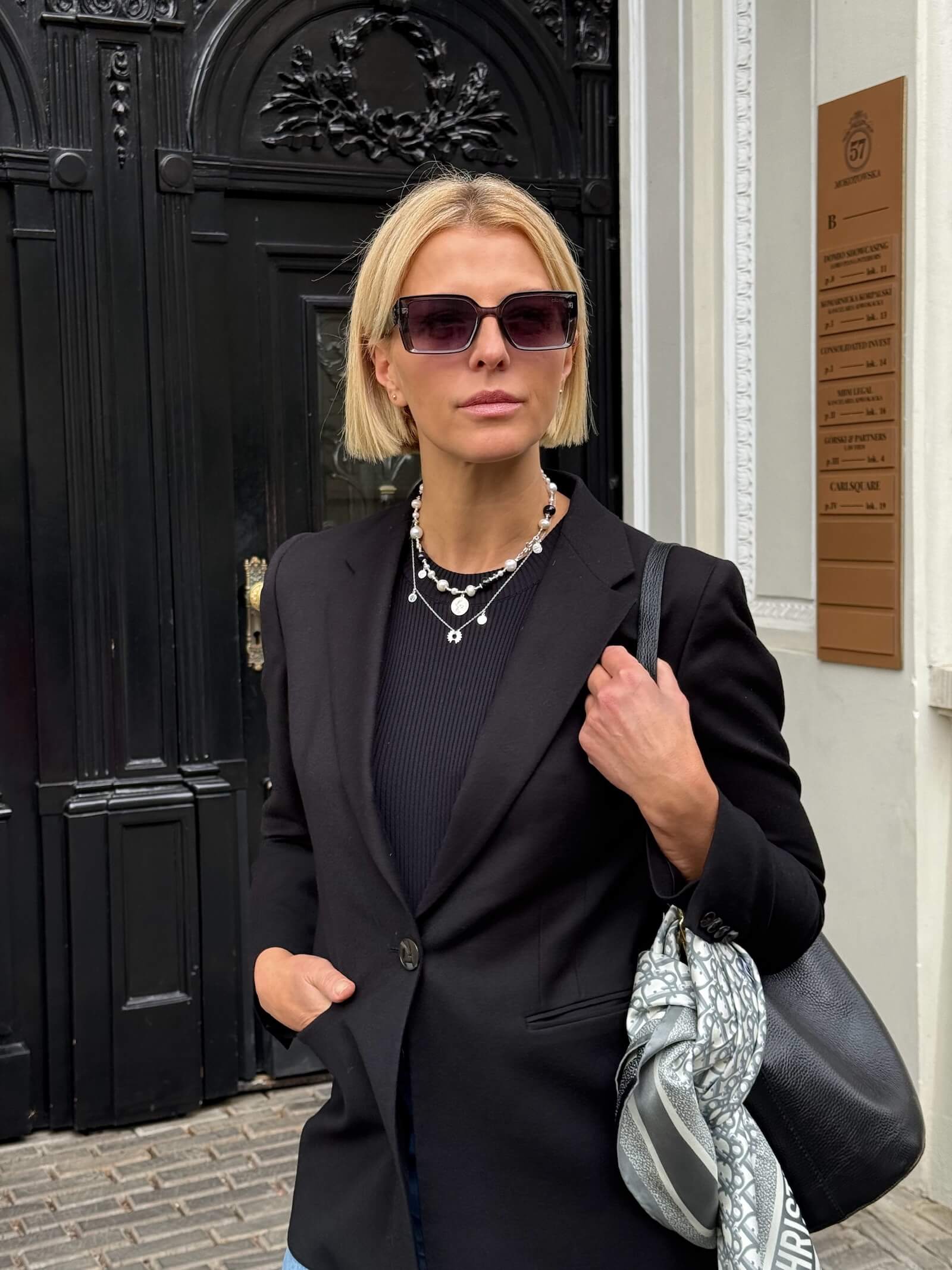 Black and White Pearl Necklace with Coin - Silver 925