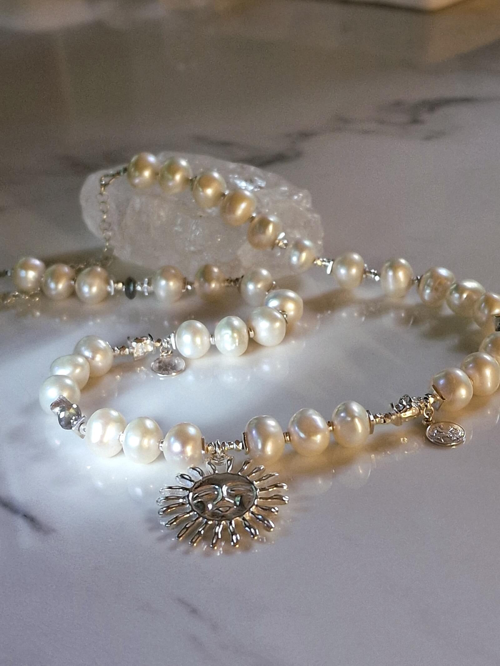 Naszyjnik z Białych Pereł ze Słońcem - Srebro 925