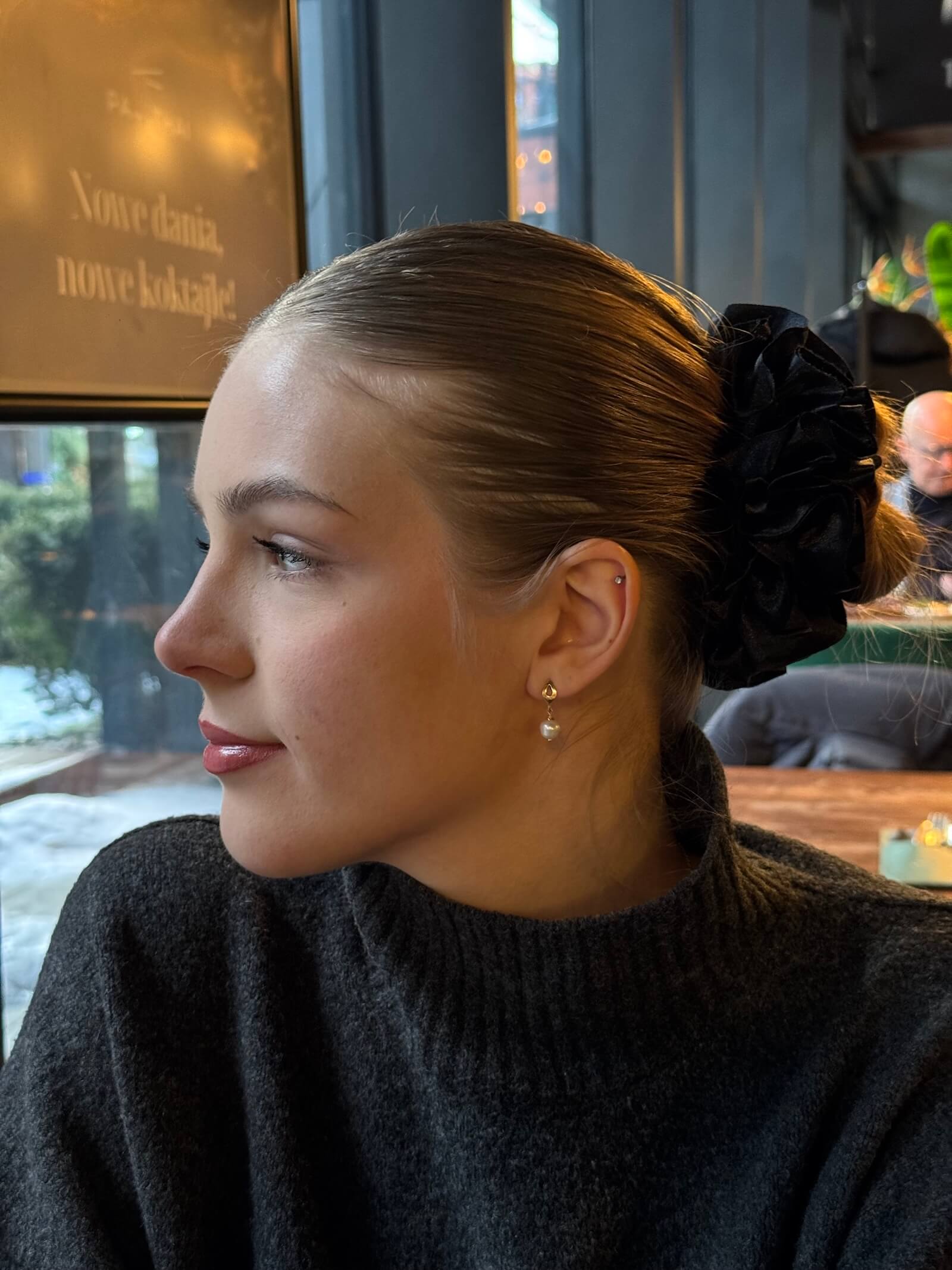 Kolczyki z okrągłą białą perełką