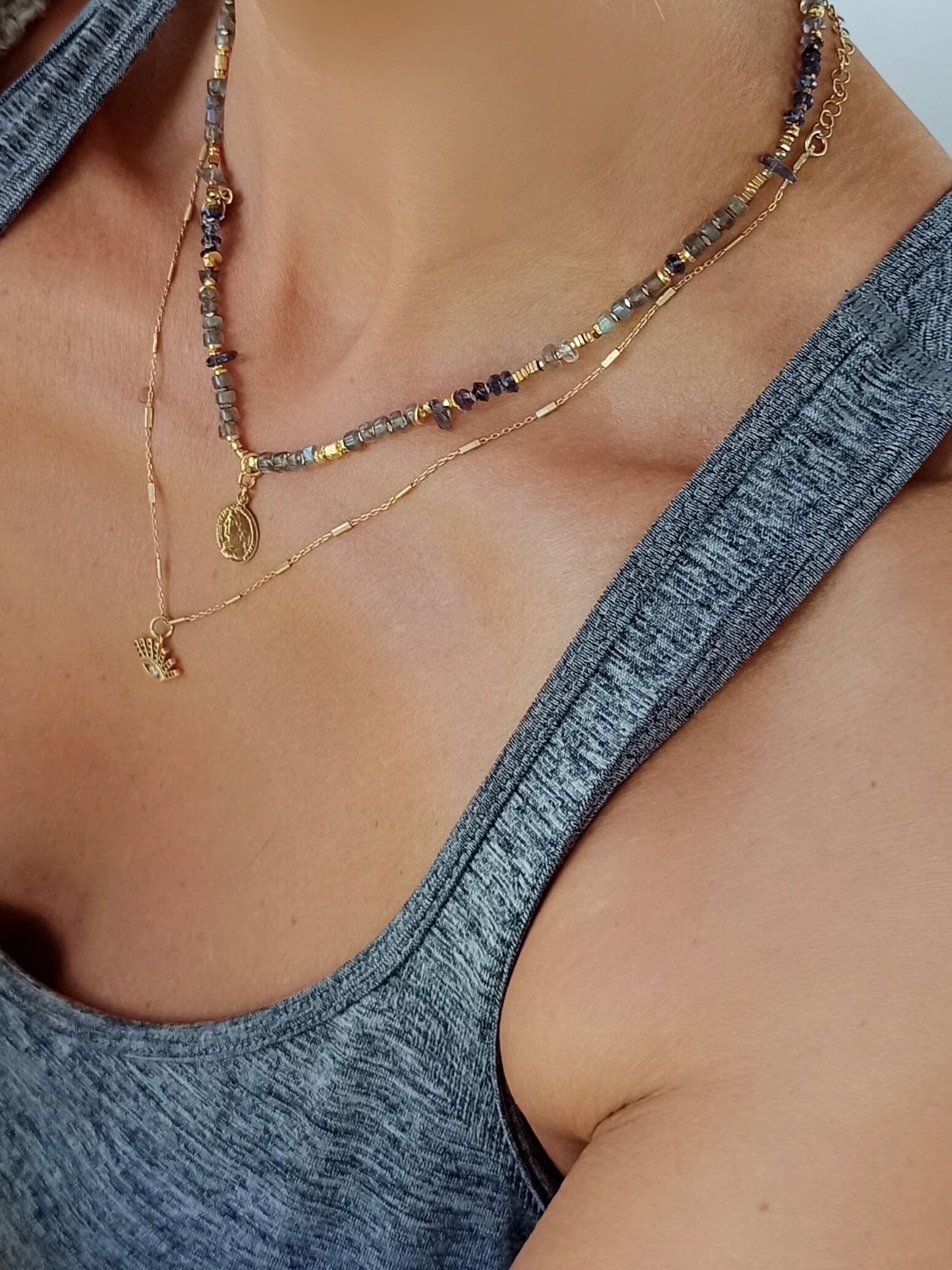 Naszyjnik z Labradorytu i Szafirów Wodnych z Zawieszką - Moneta