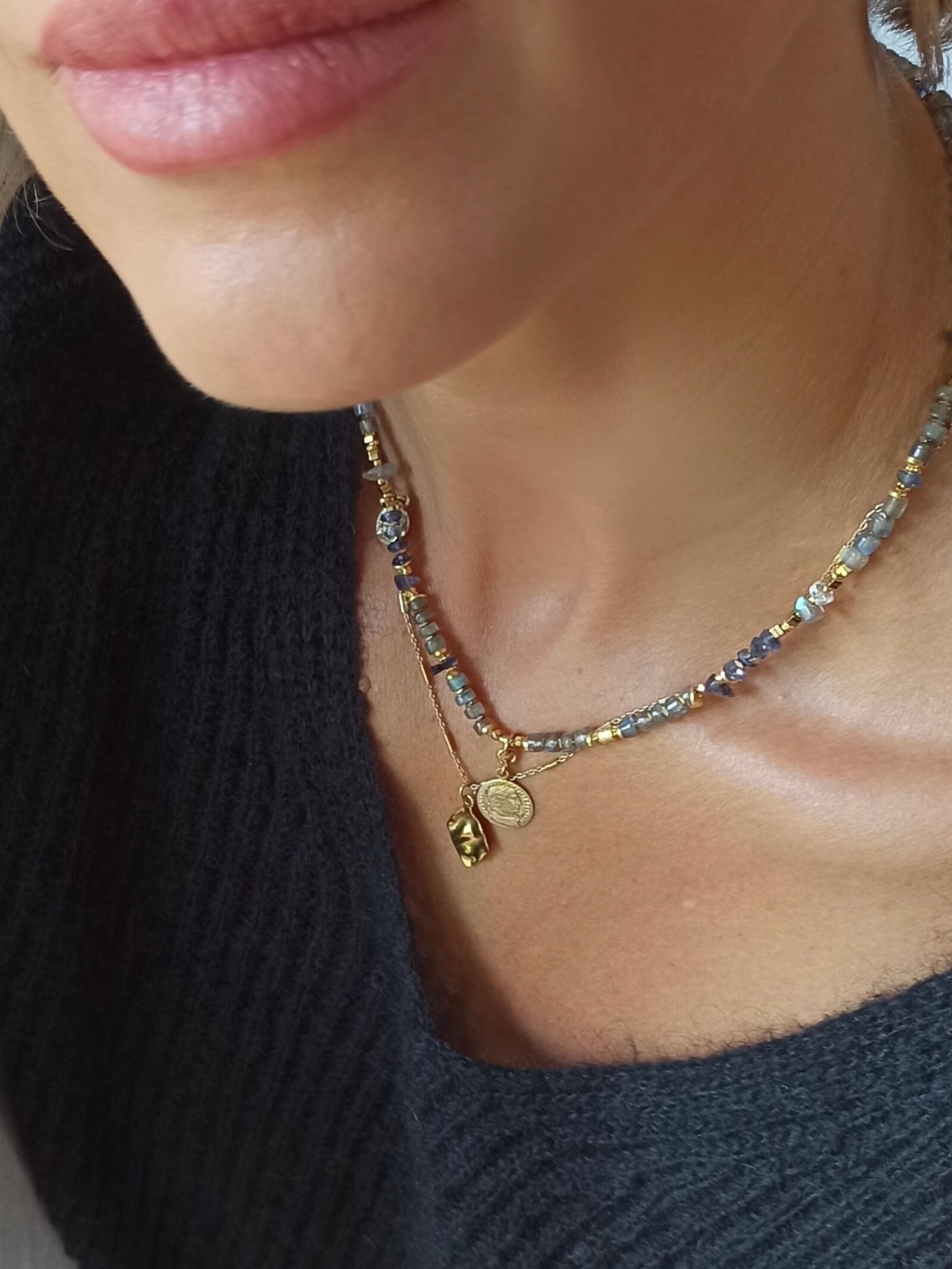 Naszyjnik z Labradorytu i Szafirów Wodnych z Zawieszką - Moneta