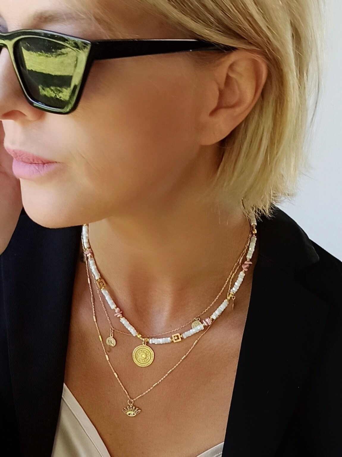 Naszyjnik z Masy Perłowej z Opalem i Zawieszką - Moneta