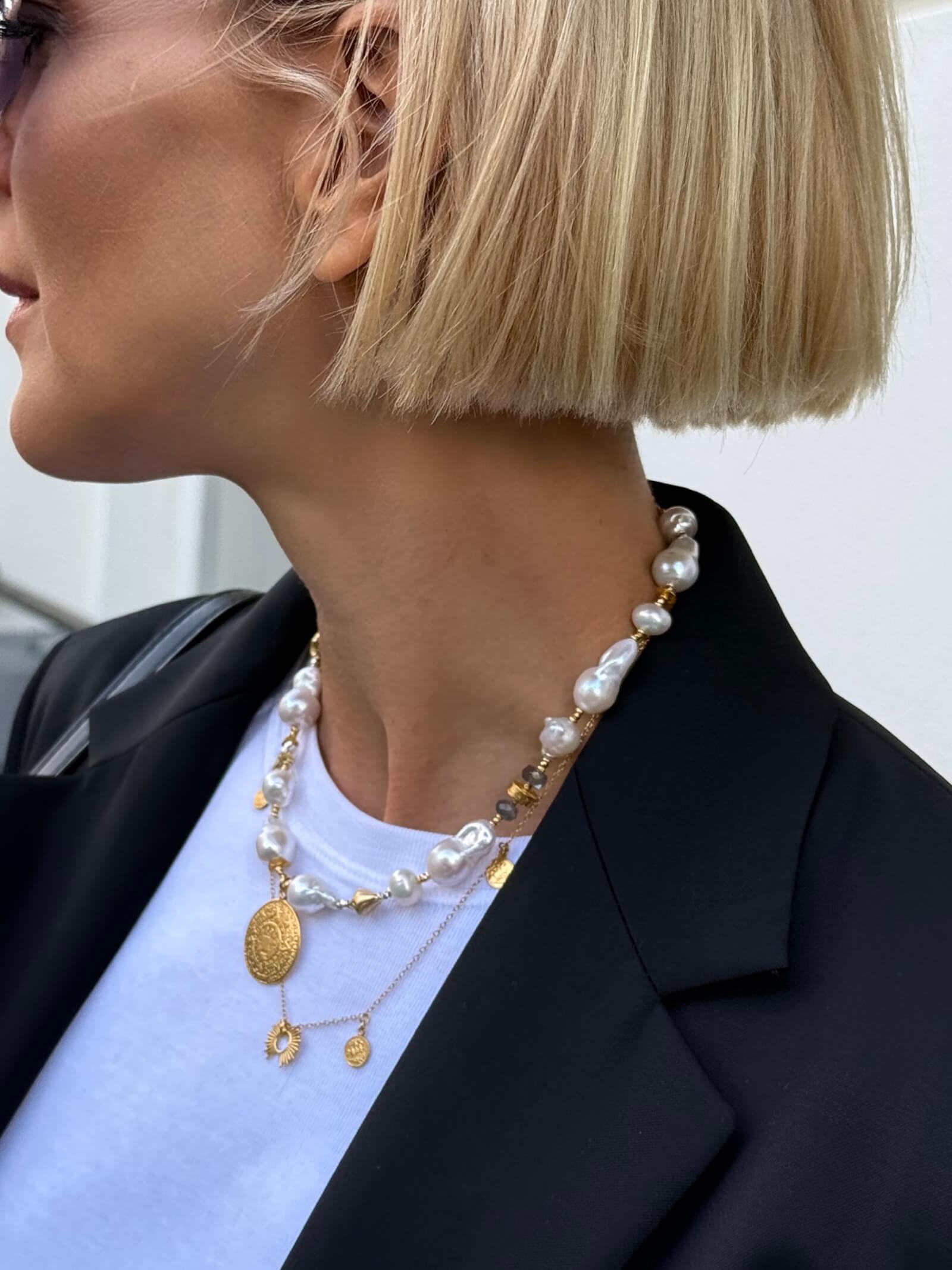 Naszyjnik z Nieregularnych Pereł z Labradorytem z Zawieszka - Moneta Azteków