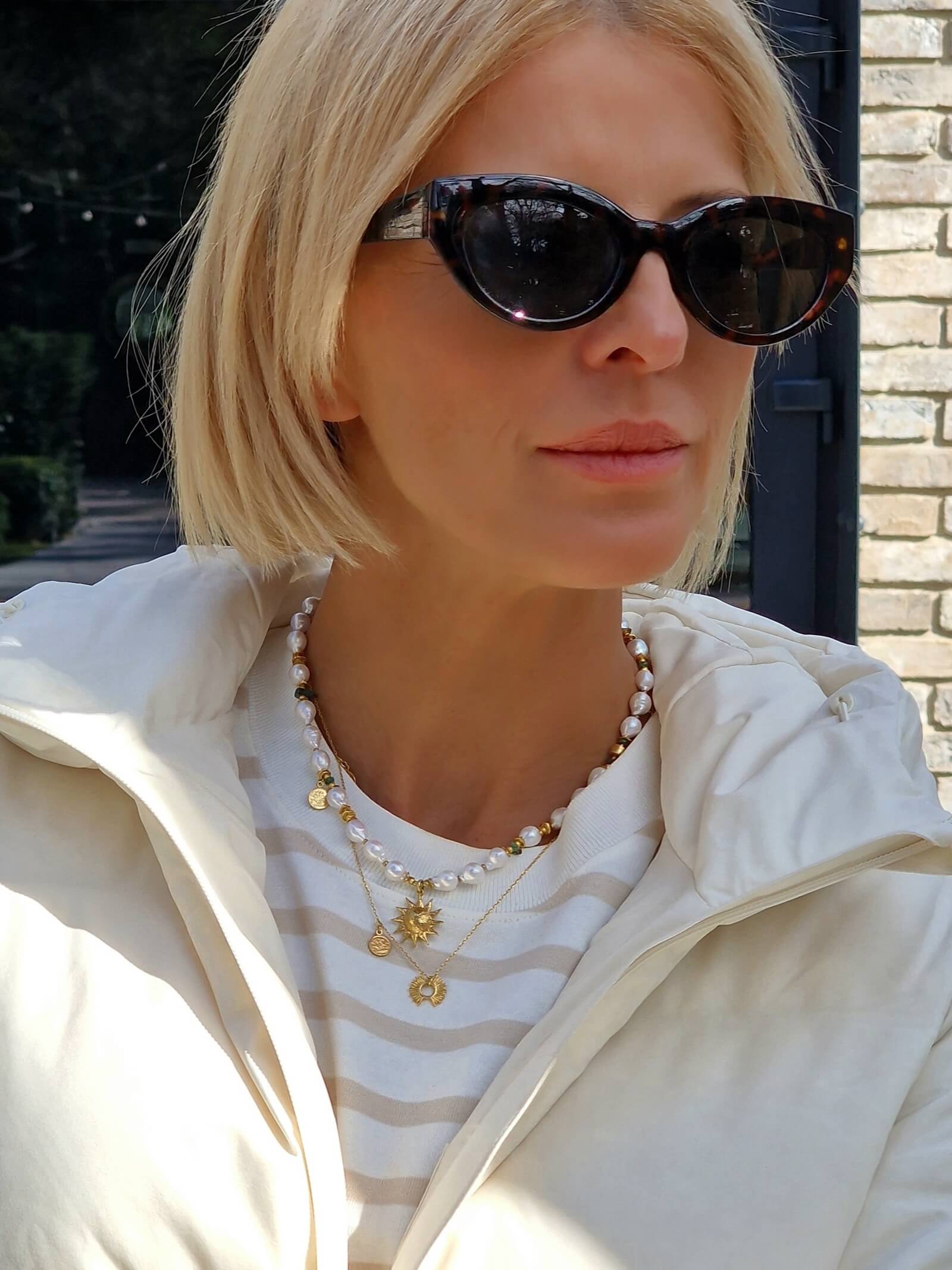 Naszyjnik z Białych Pereł ze Szmaragdem z Zawieszką - Słońce