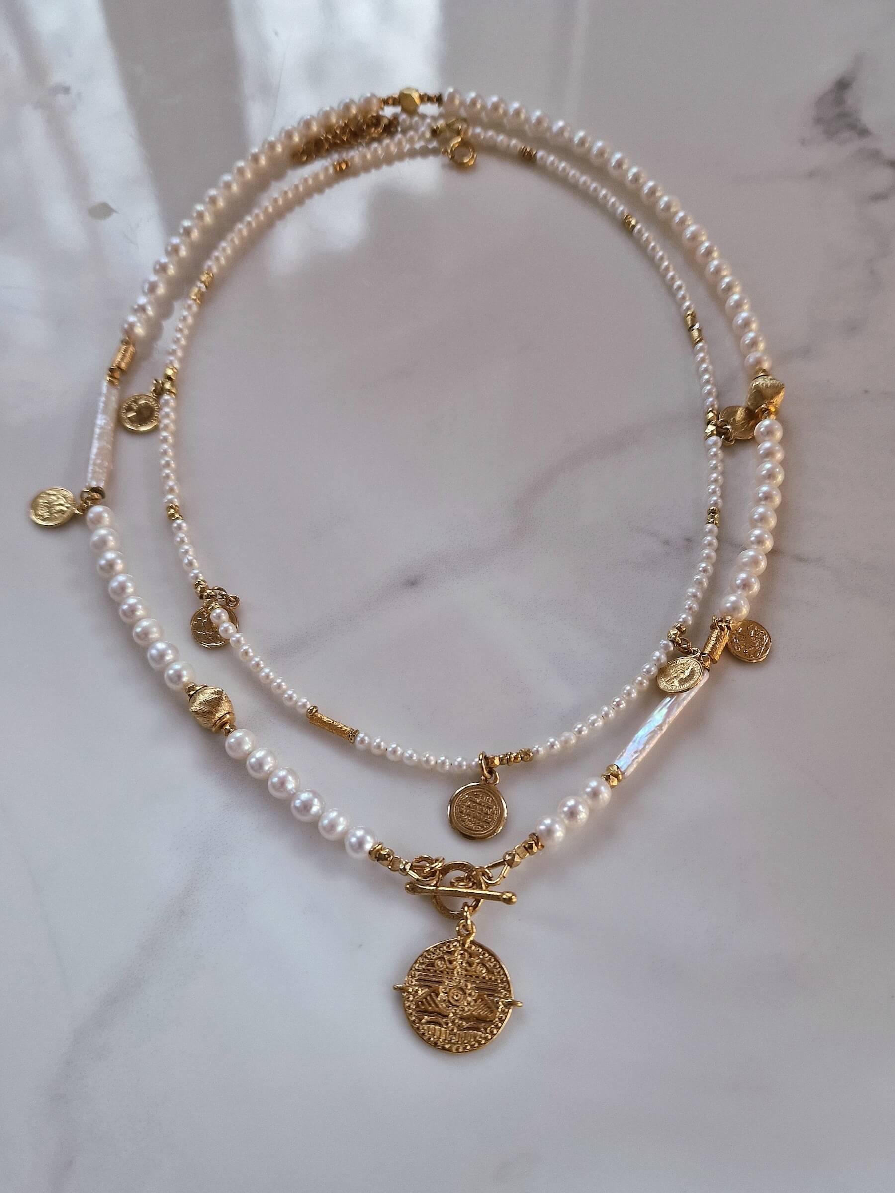 Naszyjnik z Białych Pereł Zapinany na Patyczek