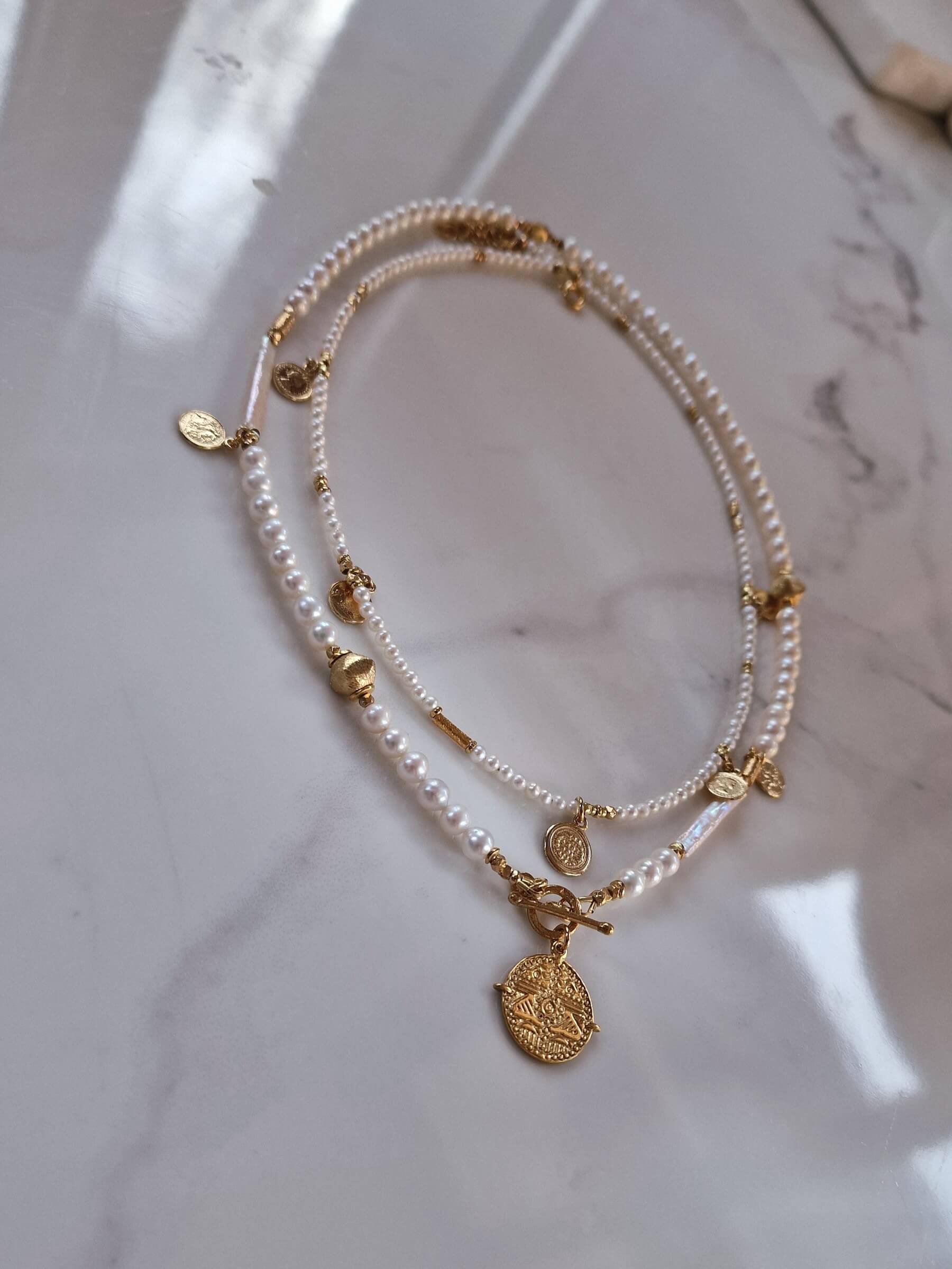 Naszyjnik z Białych Pereł Zapinany na Patyczek