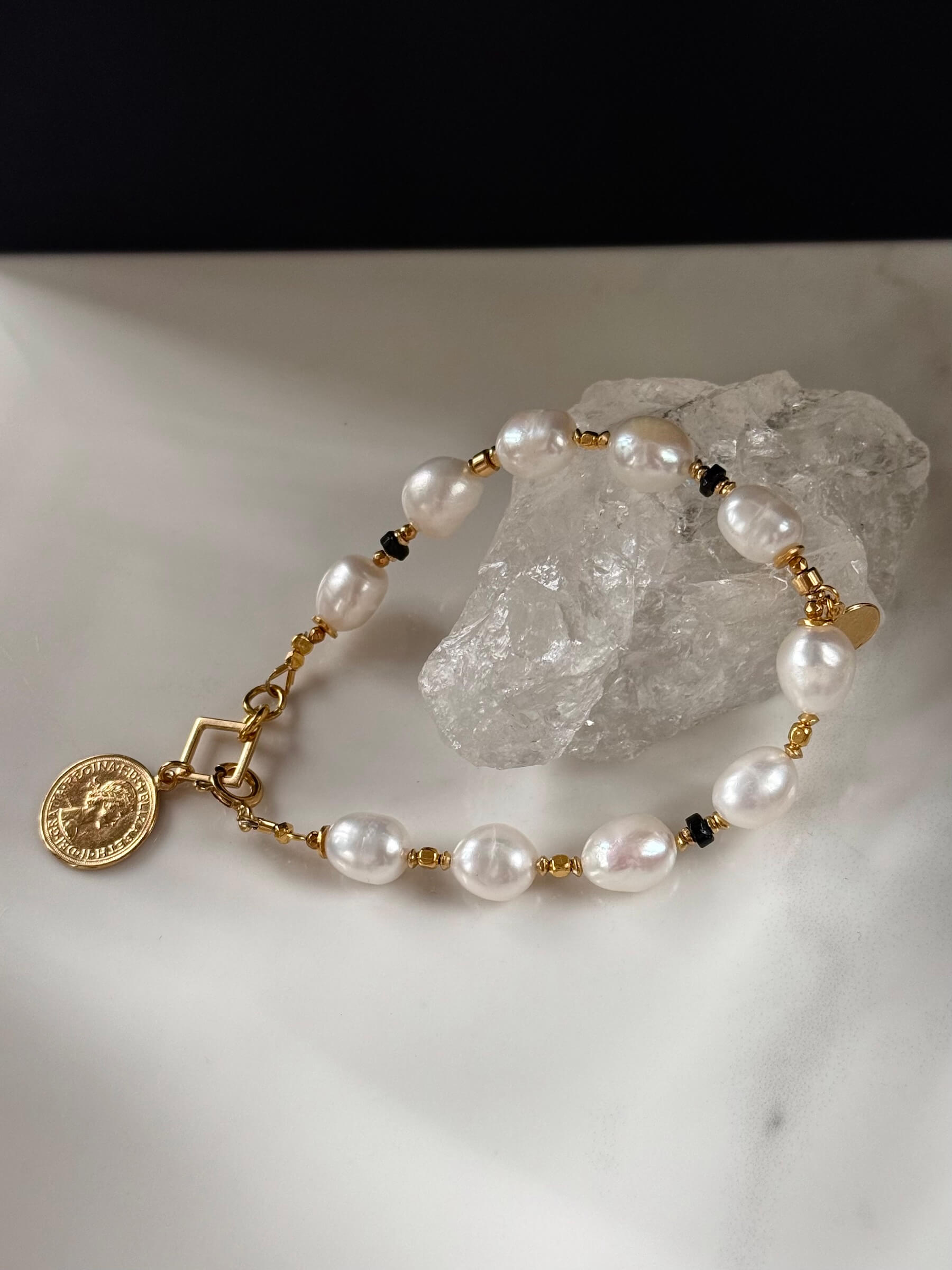 Bransoletka z Nieregularnych Pereł z Czarnym Turmalinem