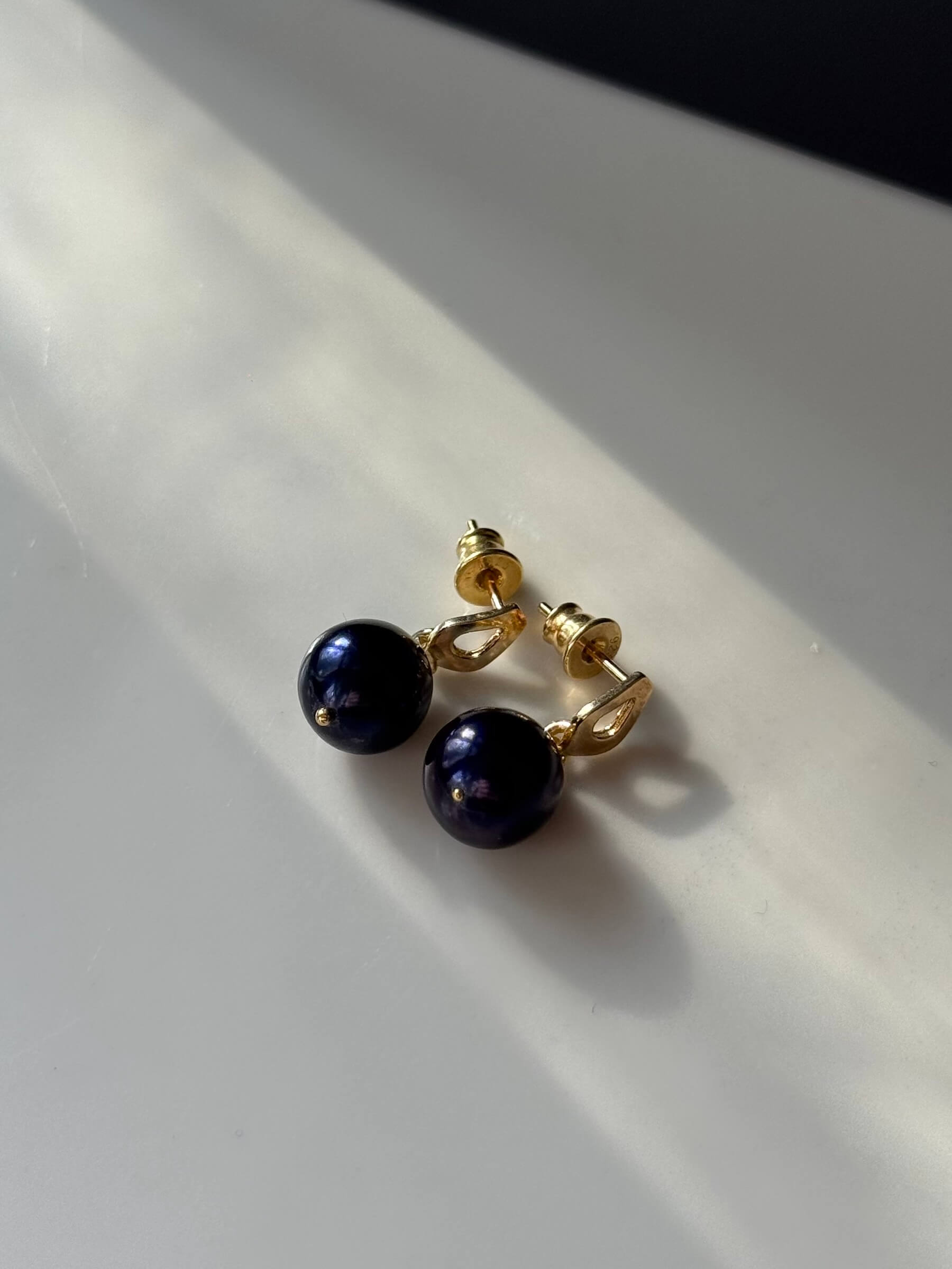 Kolczyki z dużą czarną perłą