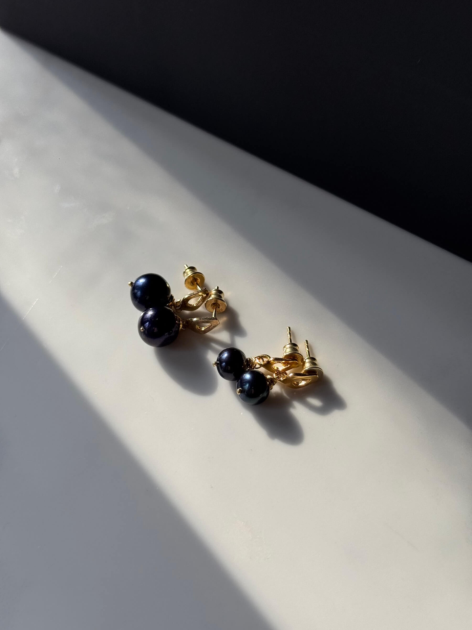 Kolczyki z czarną perłą