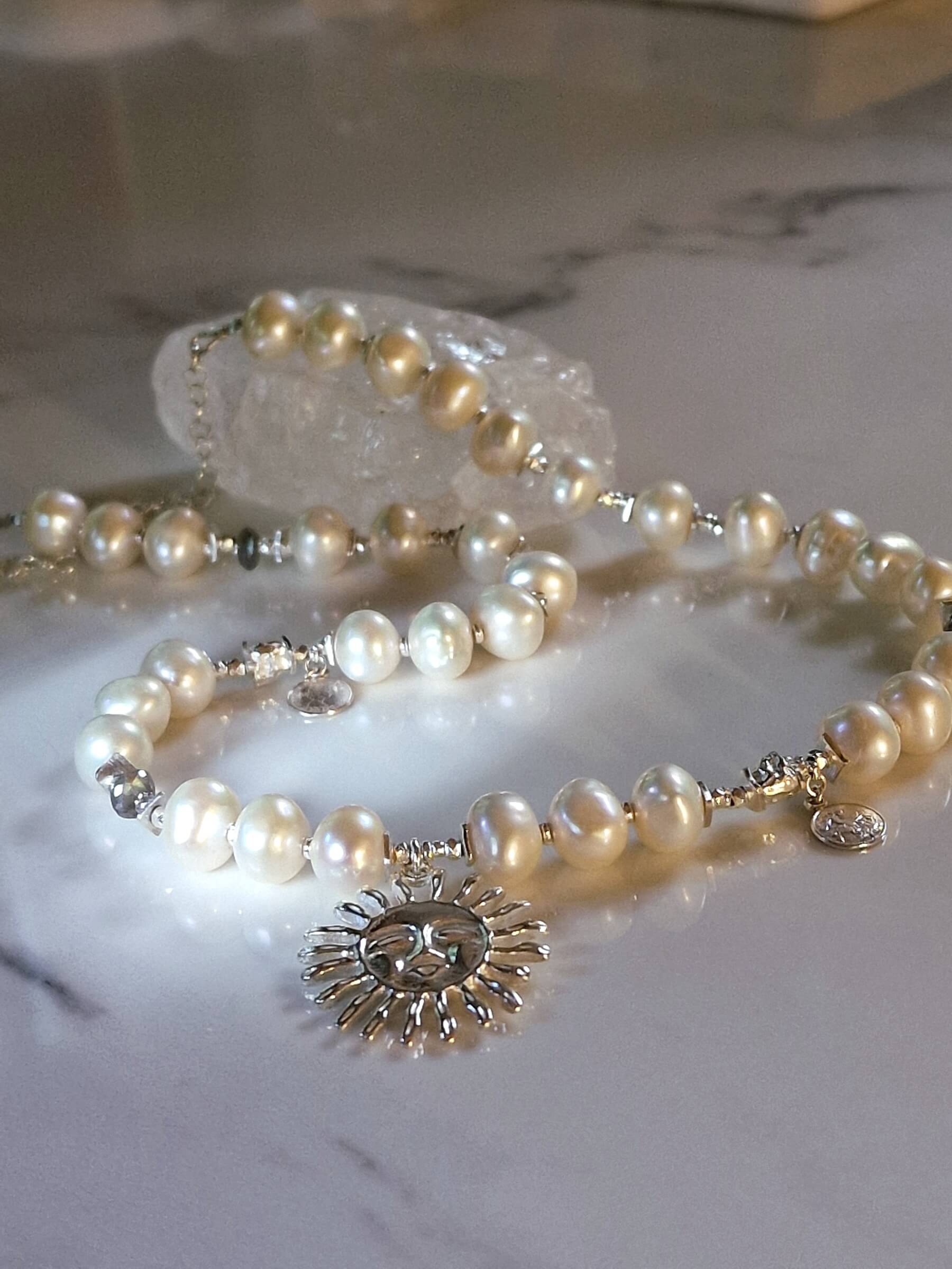 Naszyjnik z Białych Pereł ze Słońcem - Srebro 925